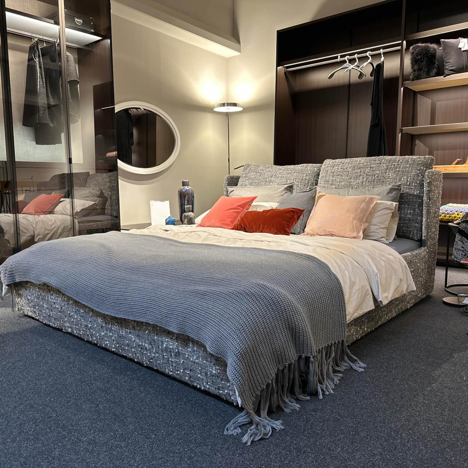 Meridiani - Bett Kira Stoff Cardiff 02 Grau Füße Holz Schwarz Gebeizt ohne Lattenroste ohne Matratzen - 2
