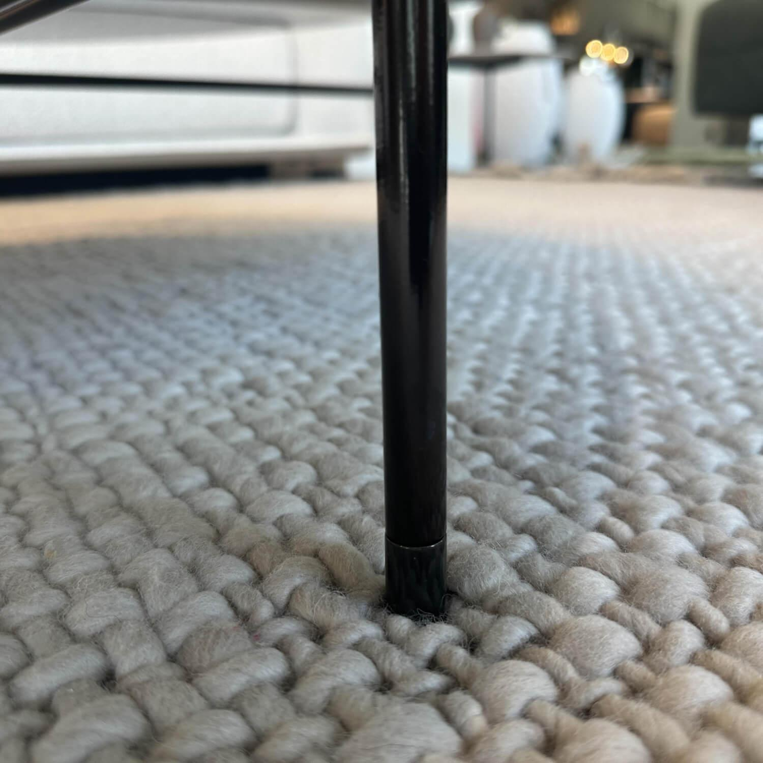 Minotti - Beistelltisch Lelong Tavolo Platte Lack Capucchino Braun Grau Hochglanz Gestell Metall Schwarz Pulverbeschichtet - 7