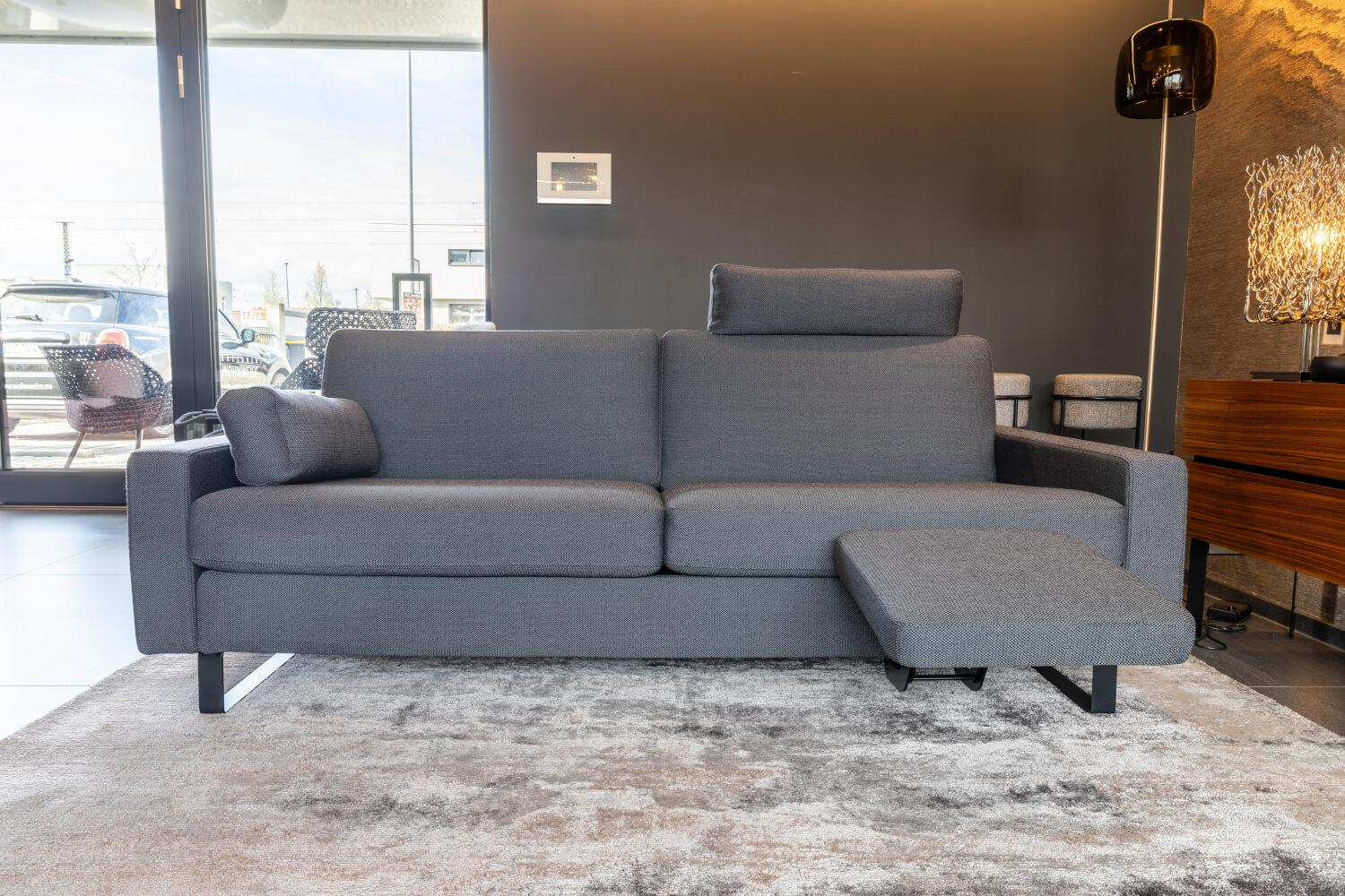 COR - Sofa Conseta Stoff 10068 Asphalt Grau Bodenfrei Metallkufen Schwarz Pulverbeschichtet Mit Armlehnen Und Kopfstütze - 8