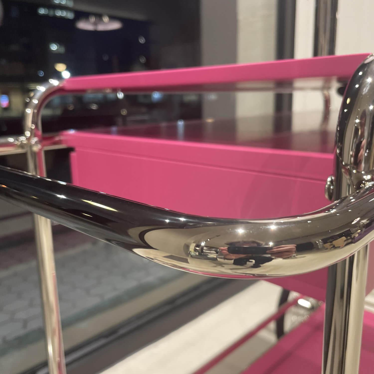 Tecta - Konsolenwagen Gestell Stahlrohr Vernickelt mit Schub und Flaschenhalter Sonderfarbe RAL 4010 Telemagenta - 5