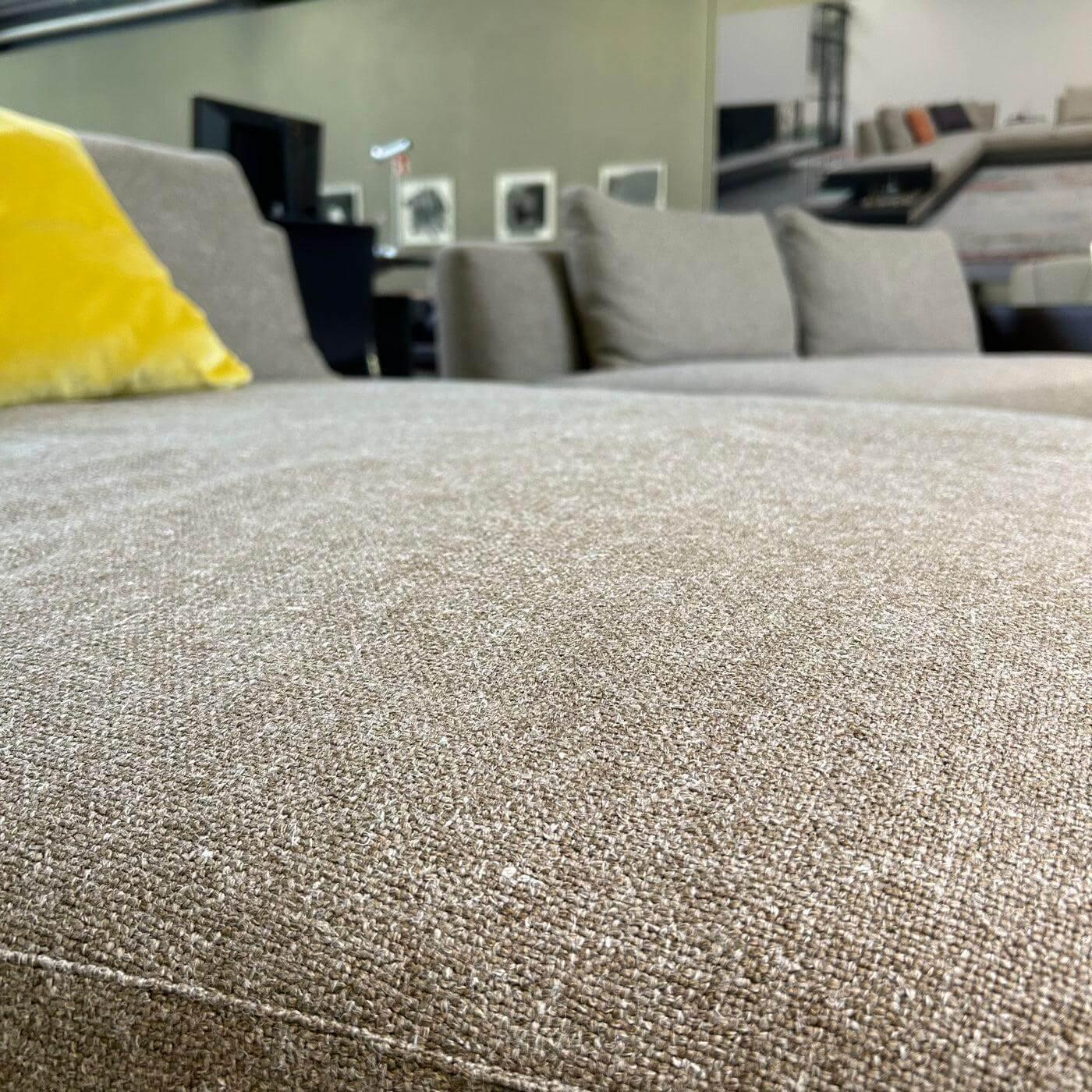 Walter Knoll - Sofagruppe Tama Living 822 Stoff Puro Mineral Grau Braun Kufen Nussbaum Geölt Inklusive Tischplatte Und Kissen - 7