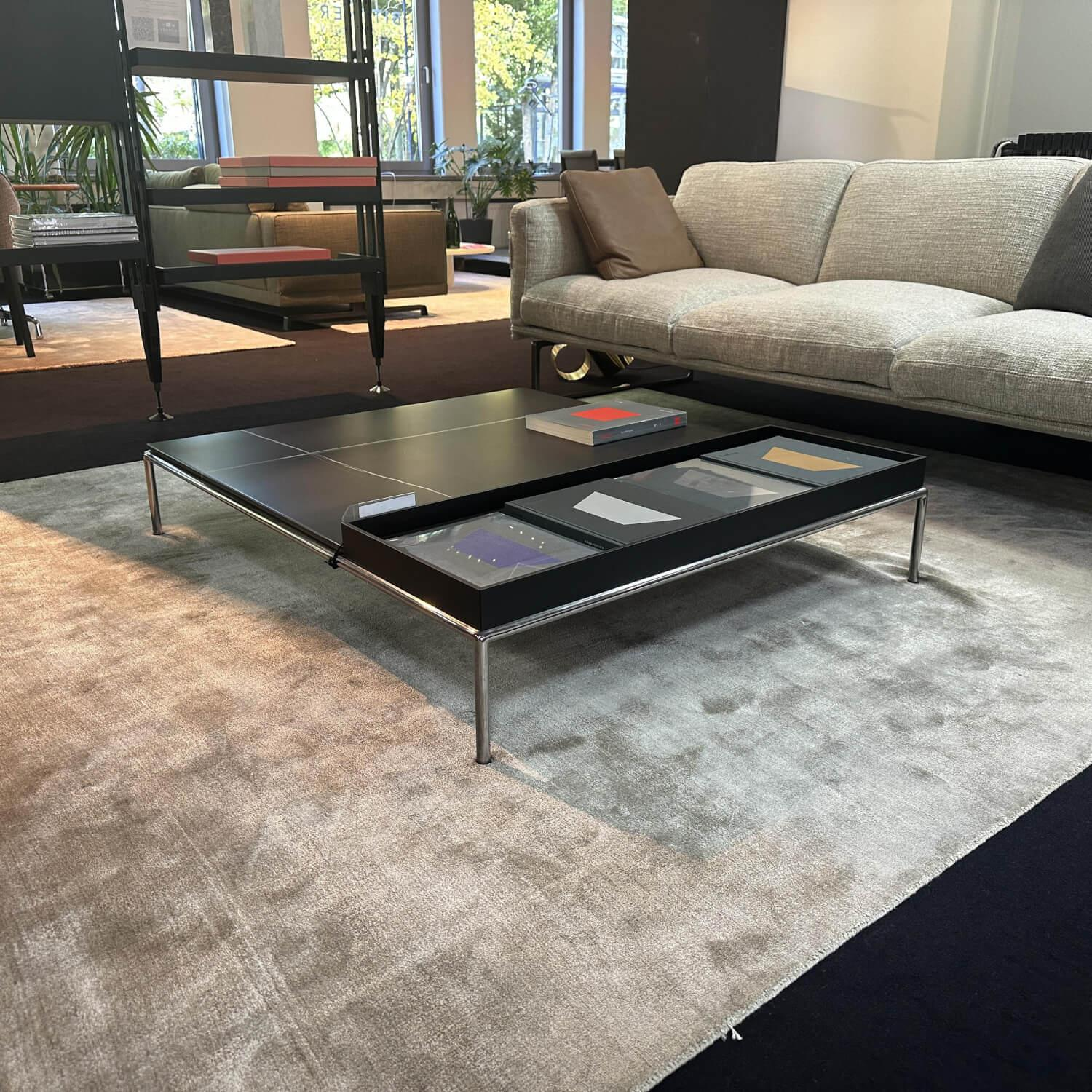 Cassina - Couchtisch Mex Hi Platte Marmor Sahara Noir Schwarz Tablett Eiche Schwarz Gebeizt Gestell Metall Verchromt - 4