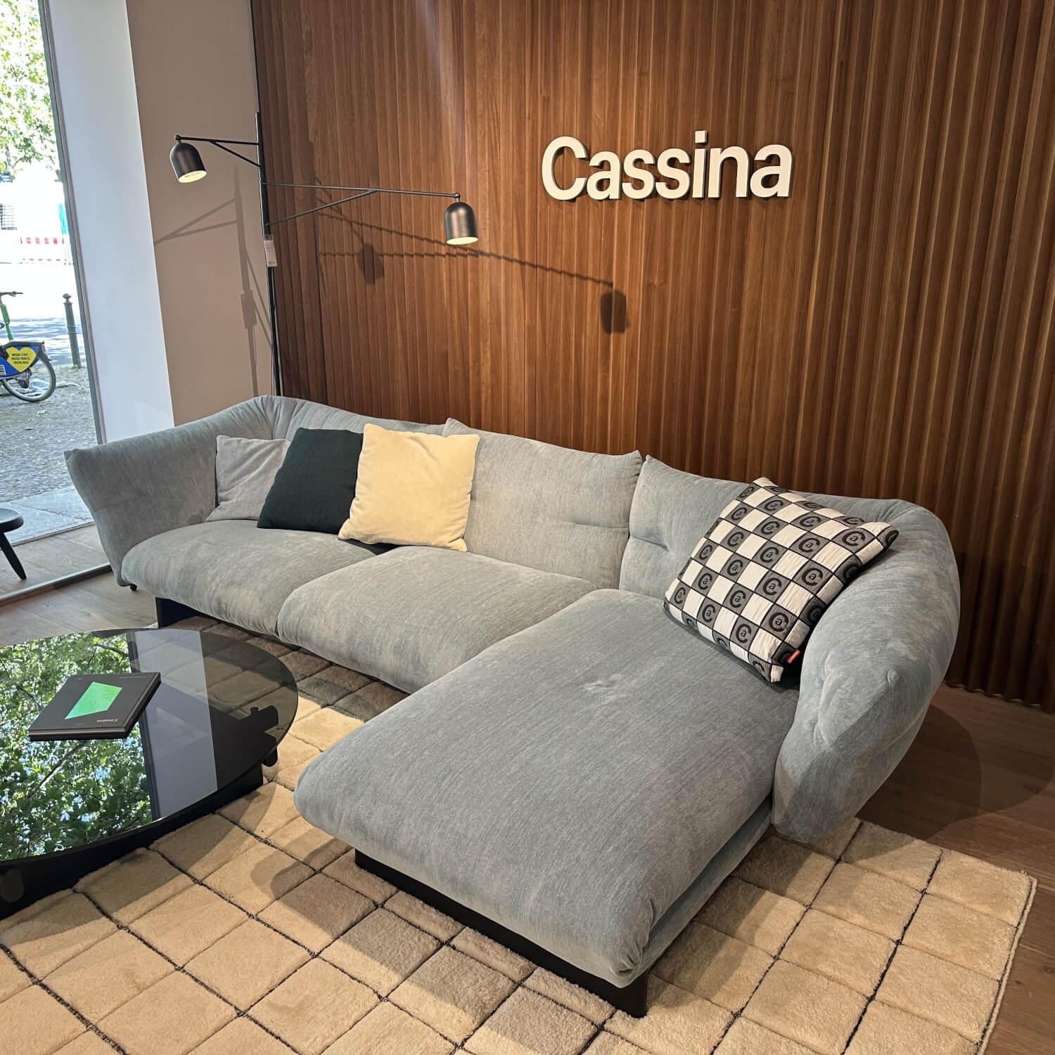 Cassina - Ecksofa Moncloud 865 Stoff Fox Cielo 316 Blau Füße Metall Schwarz Mit Kissen - 2