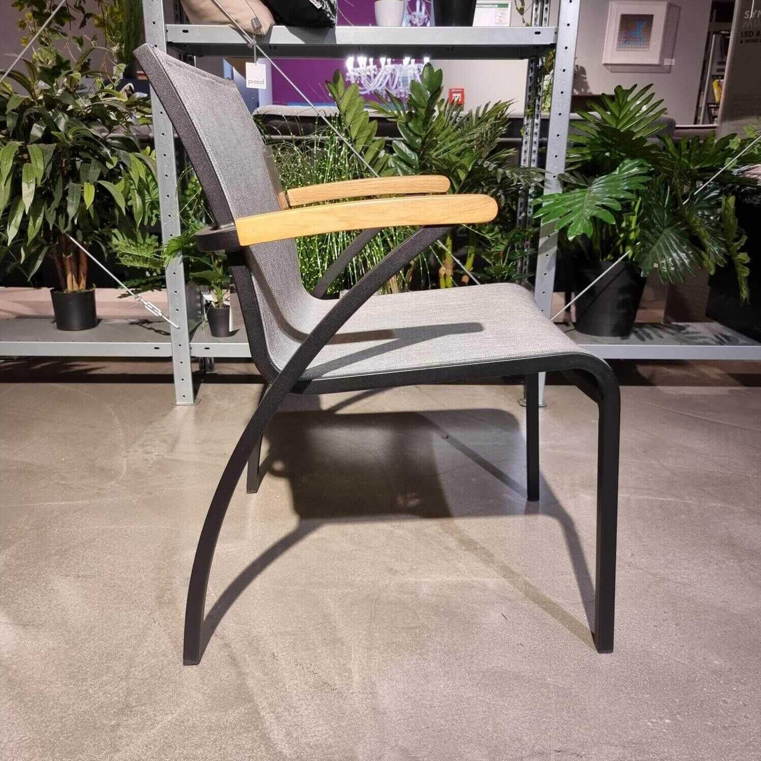 4er-Set Stuhl Outdoor Laris Bezug Leinen Grau mit Teakarmlehnen Gestell Aluminium Schwarz Matt