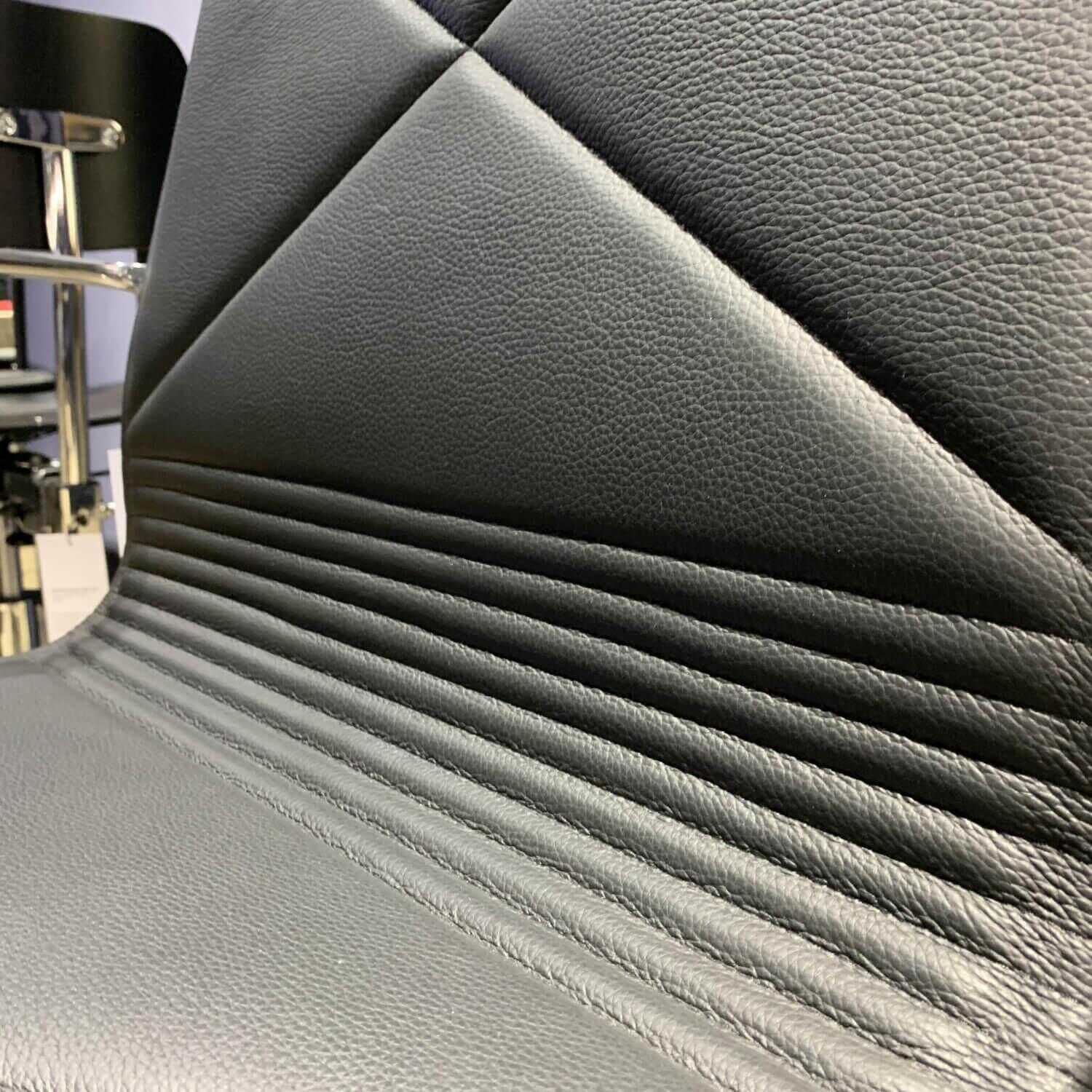 Stuhl Joint 1202 Leder Bizon Schwarz Gestell Aluminium Gebürstet