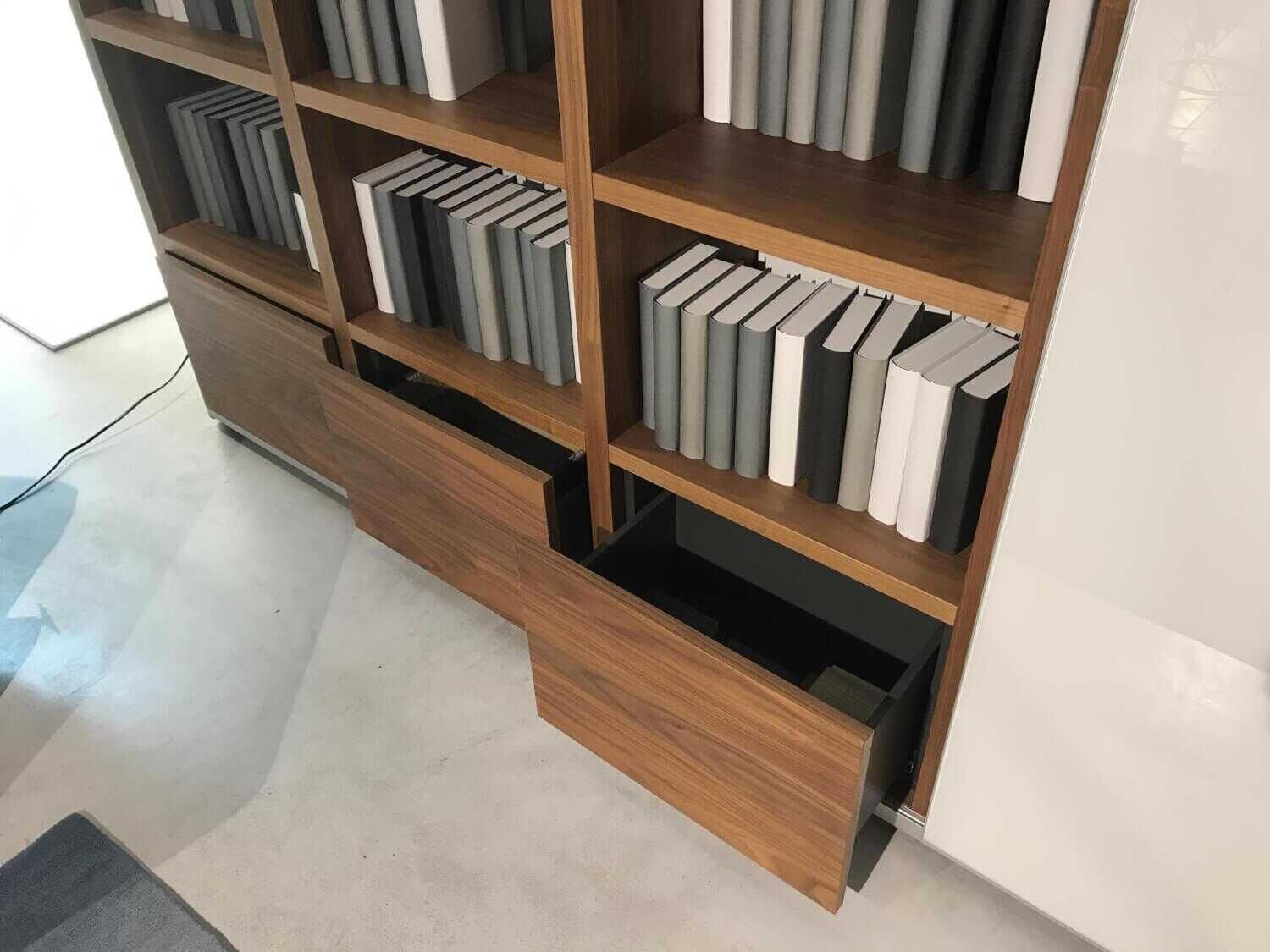 h-C3-BClsta-wohnwand-mega-design-glas-lackiert-wei-C3-9F-nussbaum-mit-tv-halterung-5aa1b23897f23qBbiOfjm3IuO Hülsta - Wohnwand Mega Design Glas Lackiert Weiß Nussbaum mit TV-Halterung - 5
