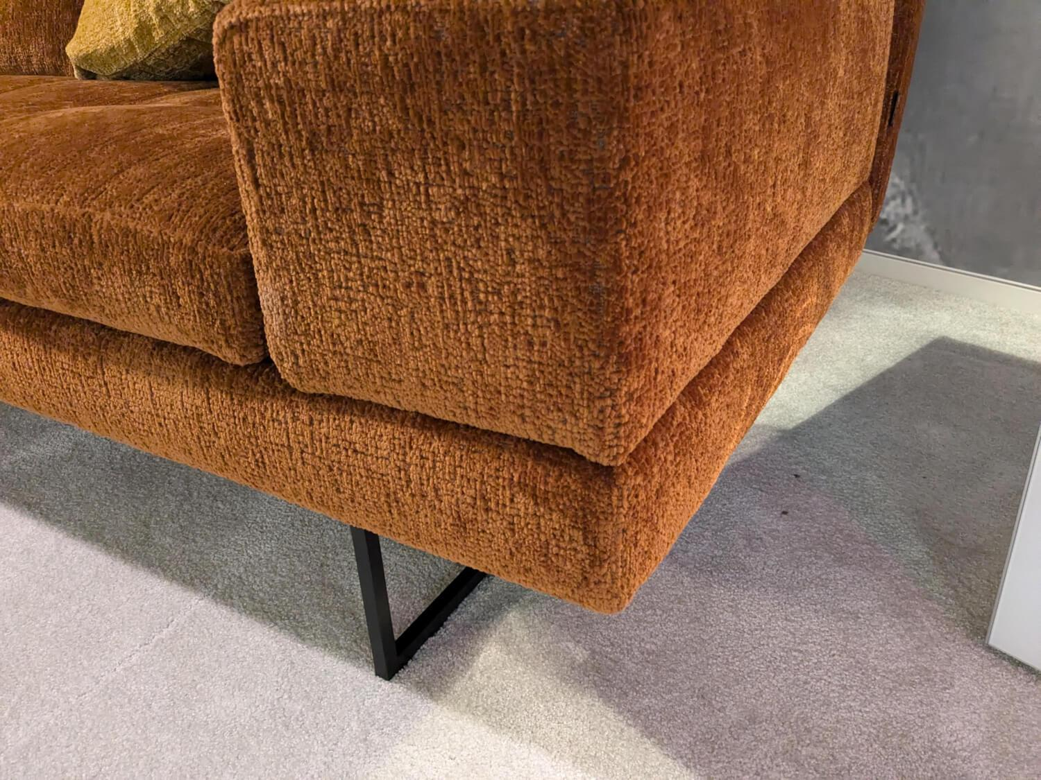 Brühl - Ecksofa Amber Stoff 44 0050 Orange Füße Verchromt mit 5 Kissen - 7