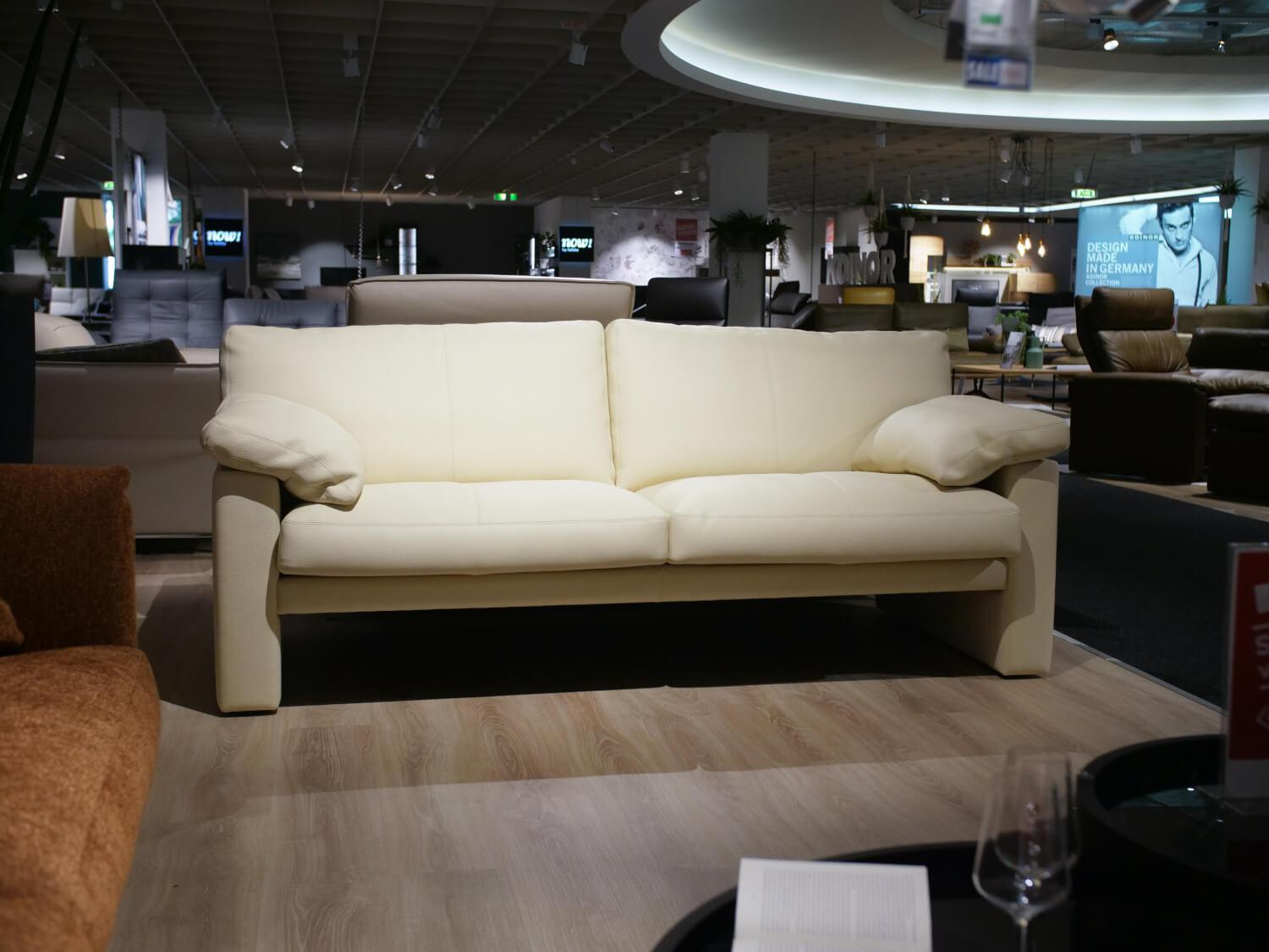 Sofa 2,5-sitzig CL 300 Leder 43.310 Beige CL300.27