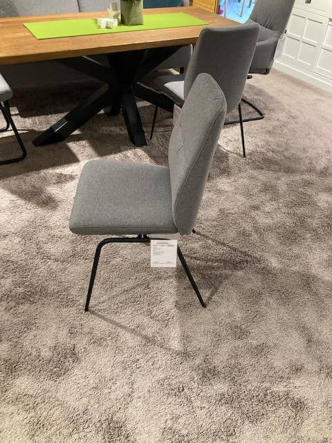 Sofa mit Stuhlgruppe Mind & Spice Stoff Calido 579 Light grey 11 Stühle Mit BalanceAdapt-System Funktion