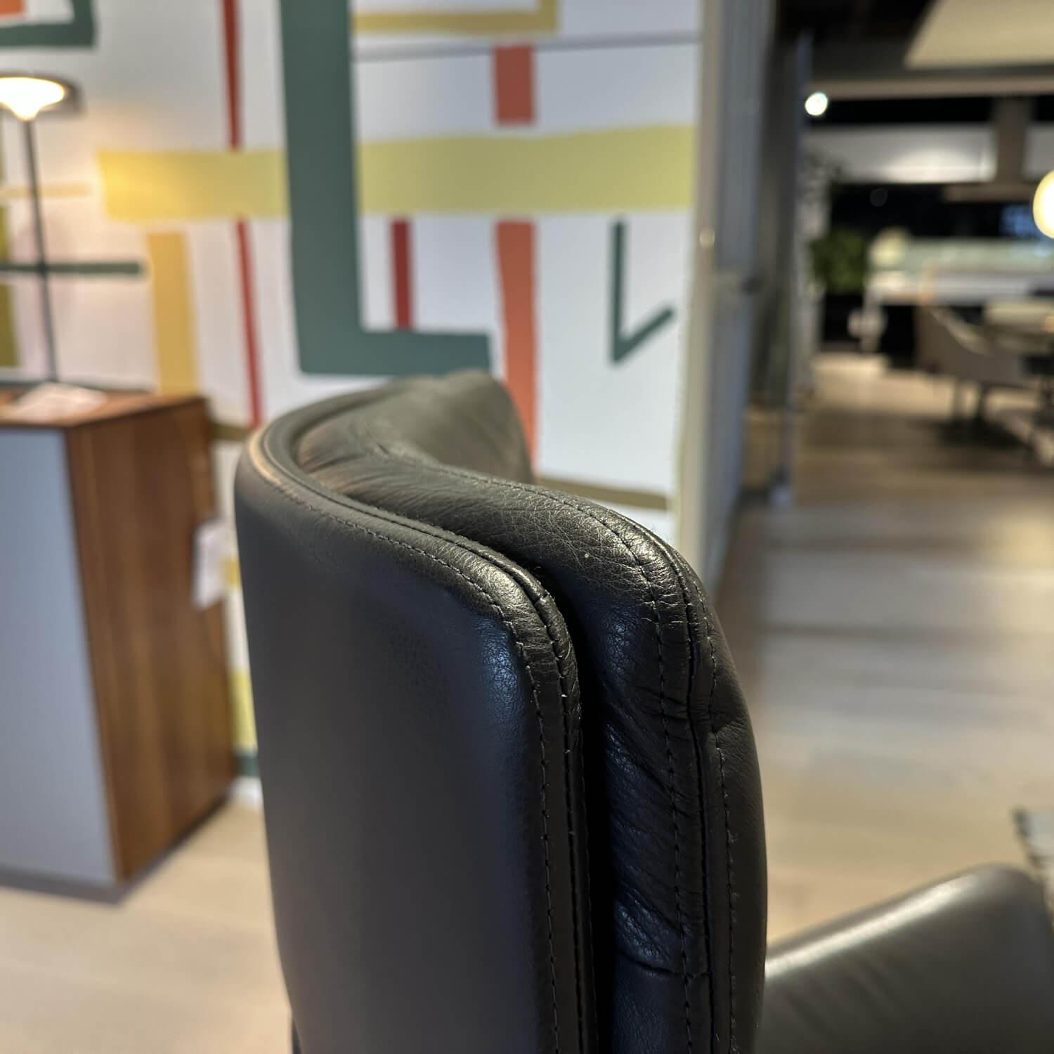 KFF - Sessel Arva Lounge Leder Sauvage 8102 Anthrazit Drehgestell Metall Schwarz Inklusive Hocker Und Kopfstütze - 5