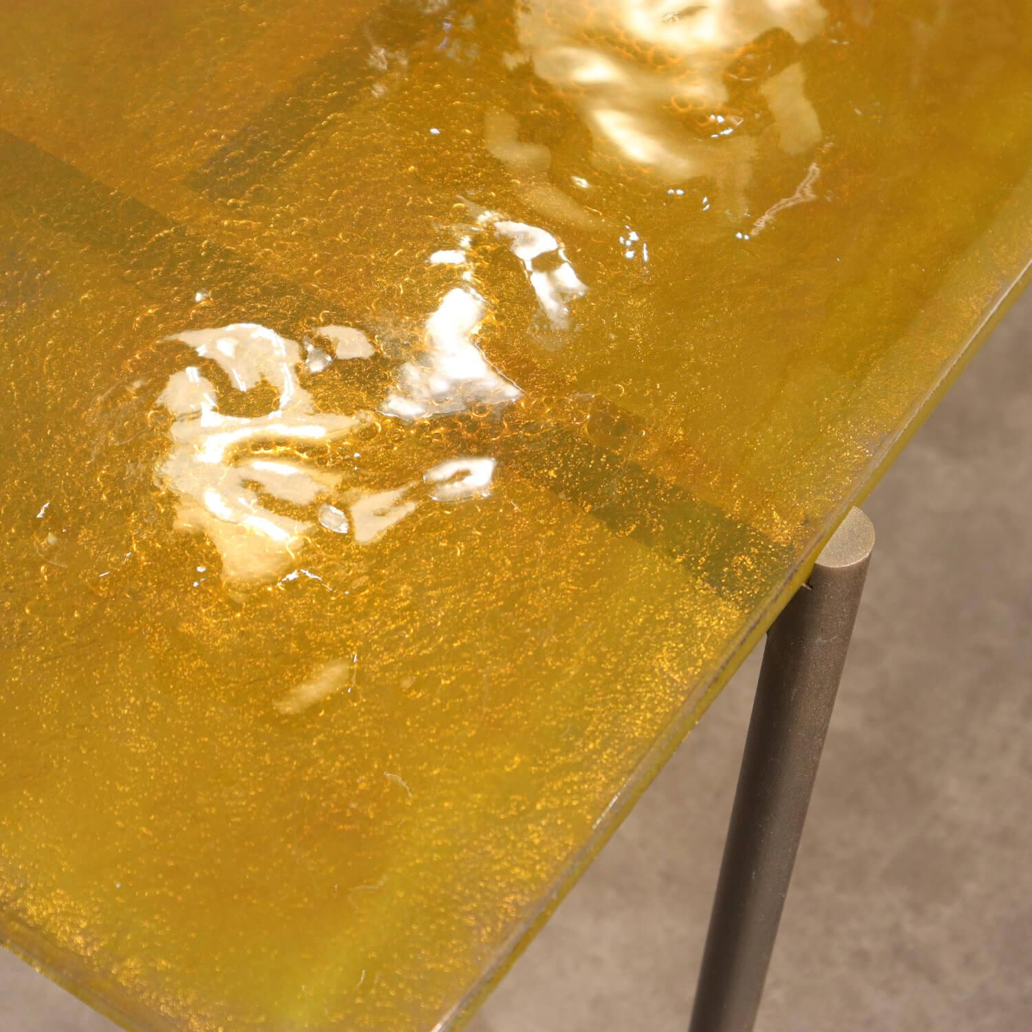 Konsolentisch Nest Platte Glas Honey Gelb Metallgestell Dark Bronze