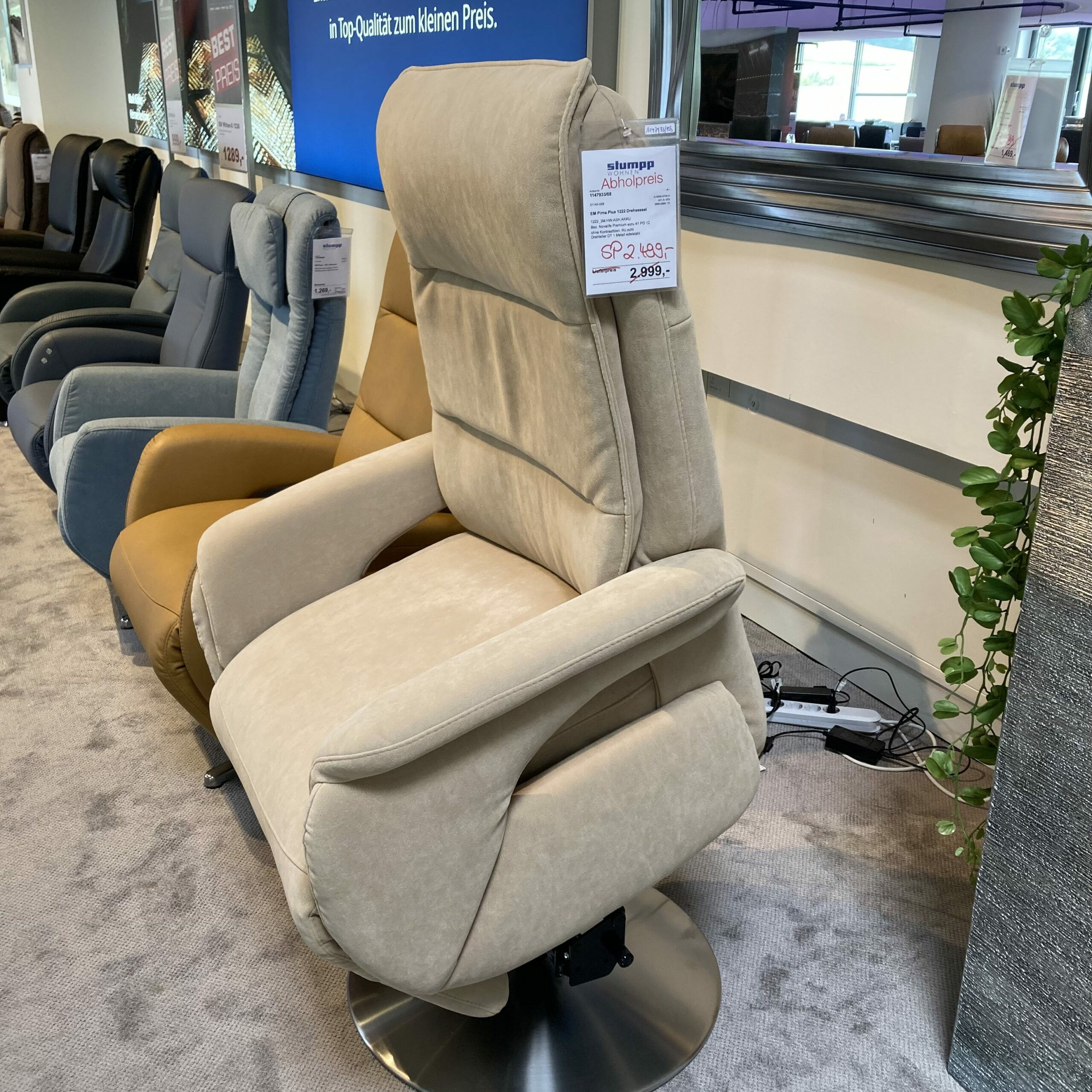 e25fc2a3f8517cc4e2c84d0d79e89ef1d321d160_MF_0014982_001_mf_prop_image5_D3F2D21E_8719_4F38_94FD_565F812E9A6C_scaled Steinpol - Drehsessel EM Pirna Plus Stoff Novalife Premium Ecru 41 PG12 Beige Grau Drehtellerfuß DT1 Edelstahl - 5