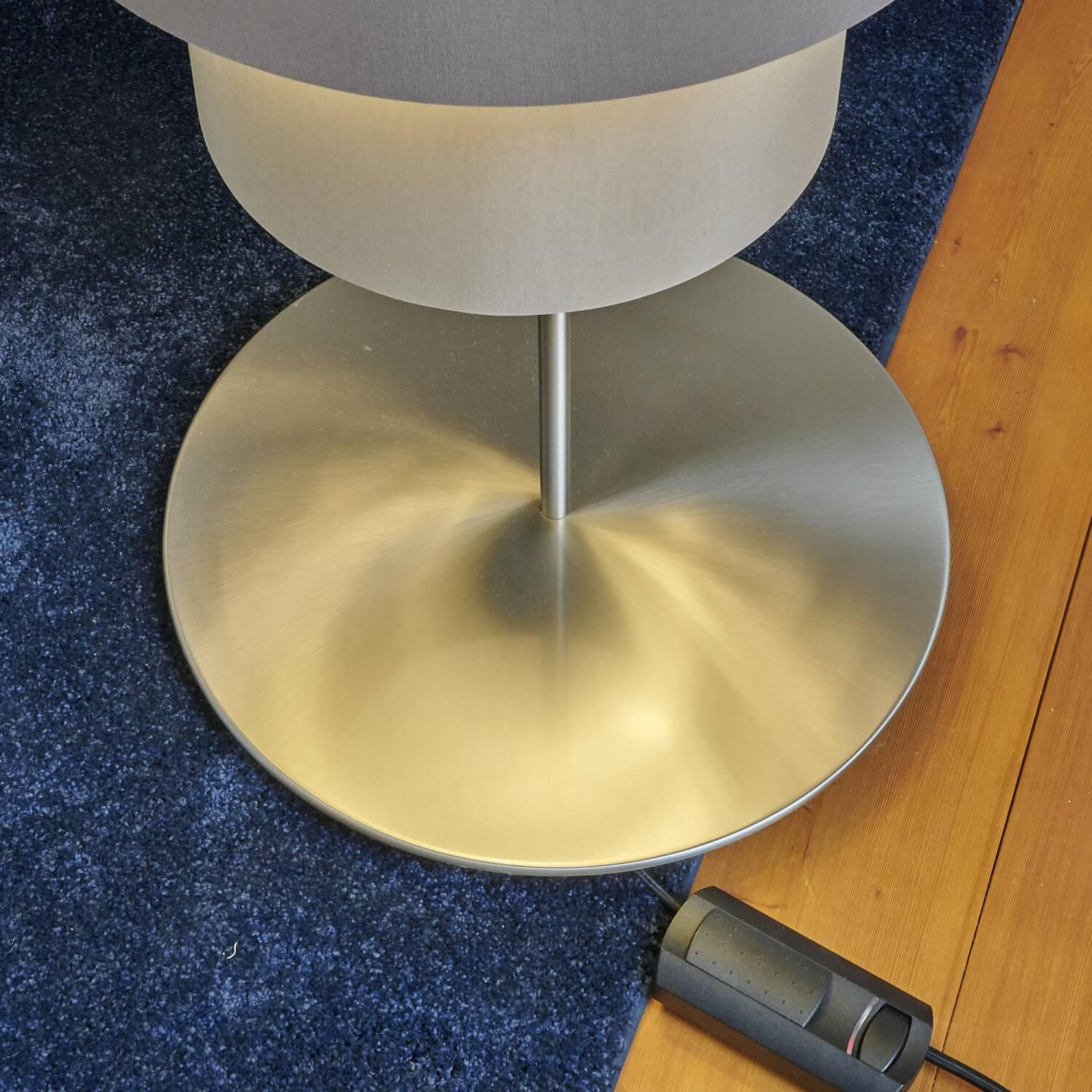 Bielefelder Werkstätten - Stehleuchte Soho Schirm Kiesel Sand Fuß Nickel Matt - 5