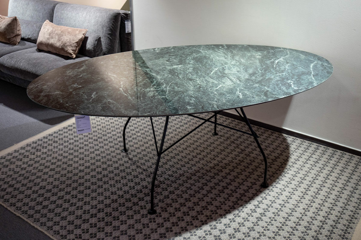 Kartell - Esstisch Glossy Tischplatte Feinsteinzeug Marmoroptik Grün Gestell Stahl Schwarz - 5