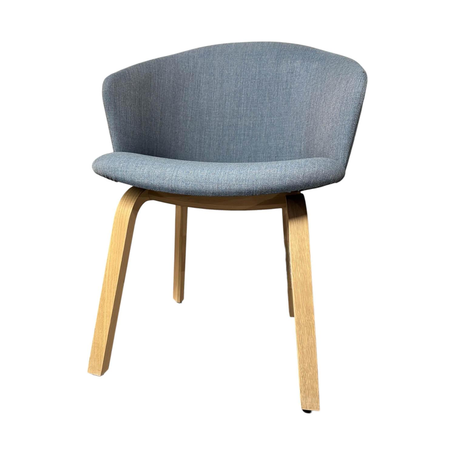 Arco - Stuhl Close 2B Stoff Kvadrat Remix 733 Blau Gestell Furnier Eiche Weiß Geölt - 1