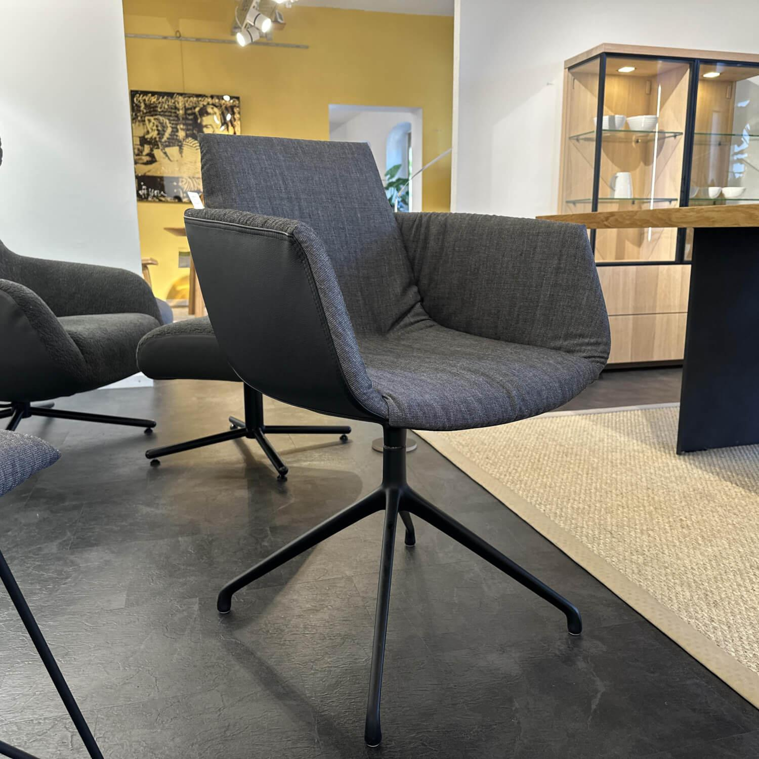 Team 7 - Stuhlgruppe Lui Und Grande Lui Stoff Canvas CA 154 Und Leder L1 Origon Schwarz Gestell Schwarz Matt Pulverbeschichtet - 3