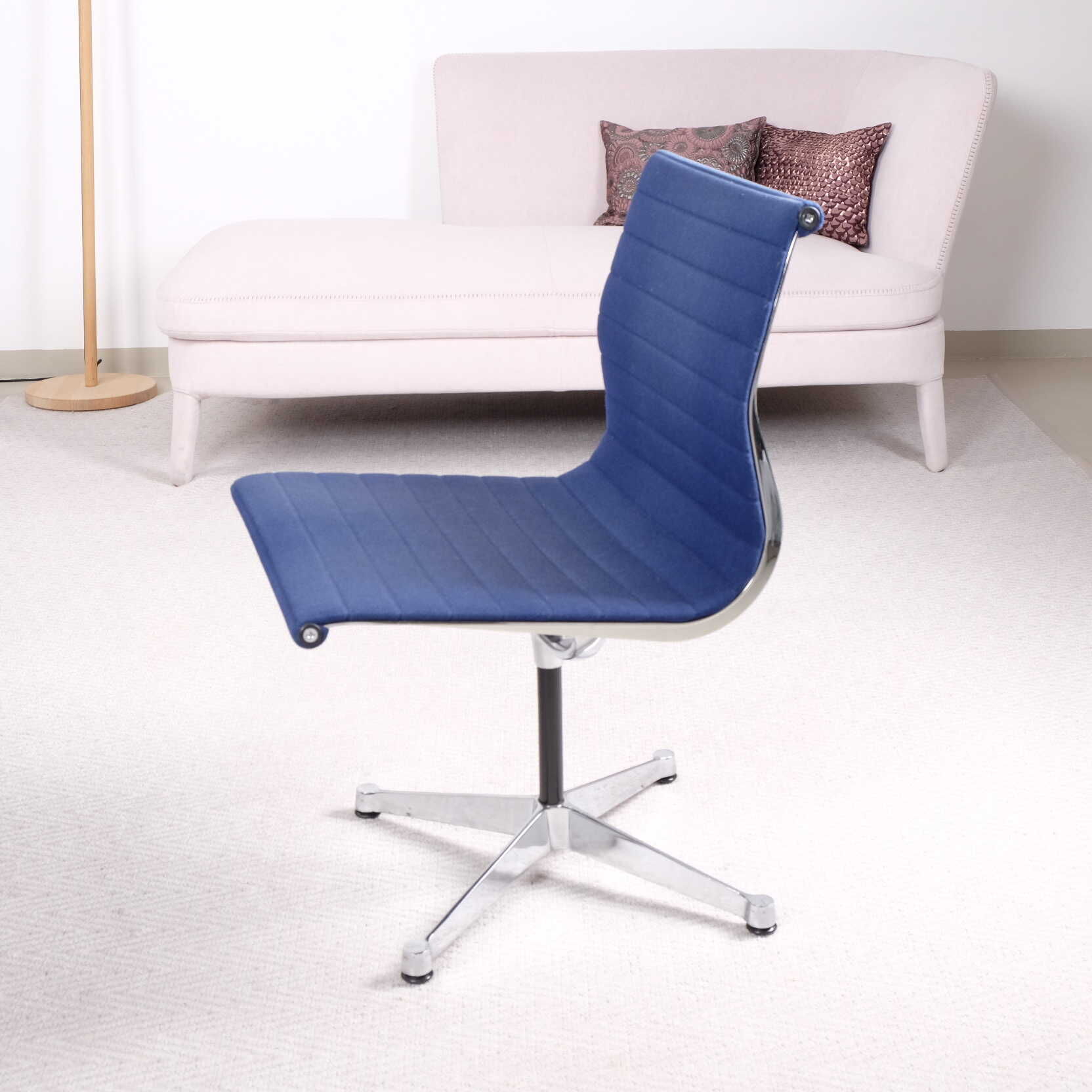 Aluminium Chair EA 105 Stoff Hopsak Blau Aluminium Verchromt