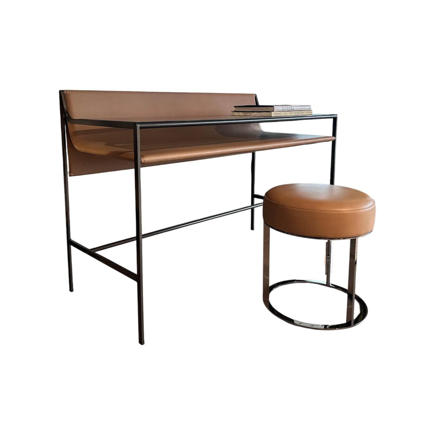 Schreibtisch Quiet Lines Platte Rauchglas Und Leder Kasia 330 Nussbaum Braun Gestell Schwarz Verchromt Mit Hocker