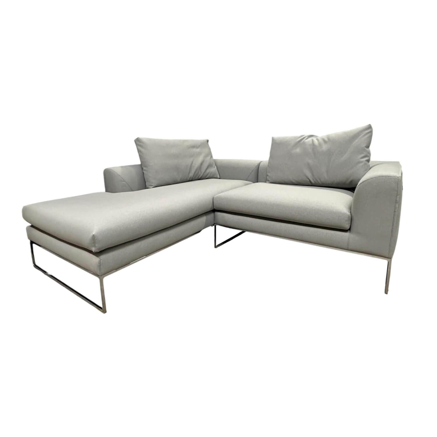 COR - Ecksofa Mell Lounge Stoff 7209 Beton Grau Fußrahmen Verchromt Mit Filzgleitern Inklusive 2 Rückenkissen - 1