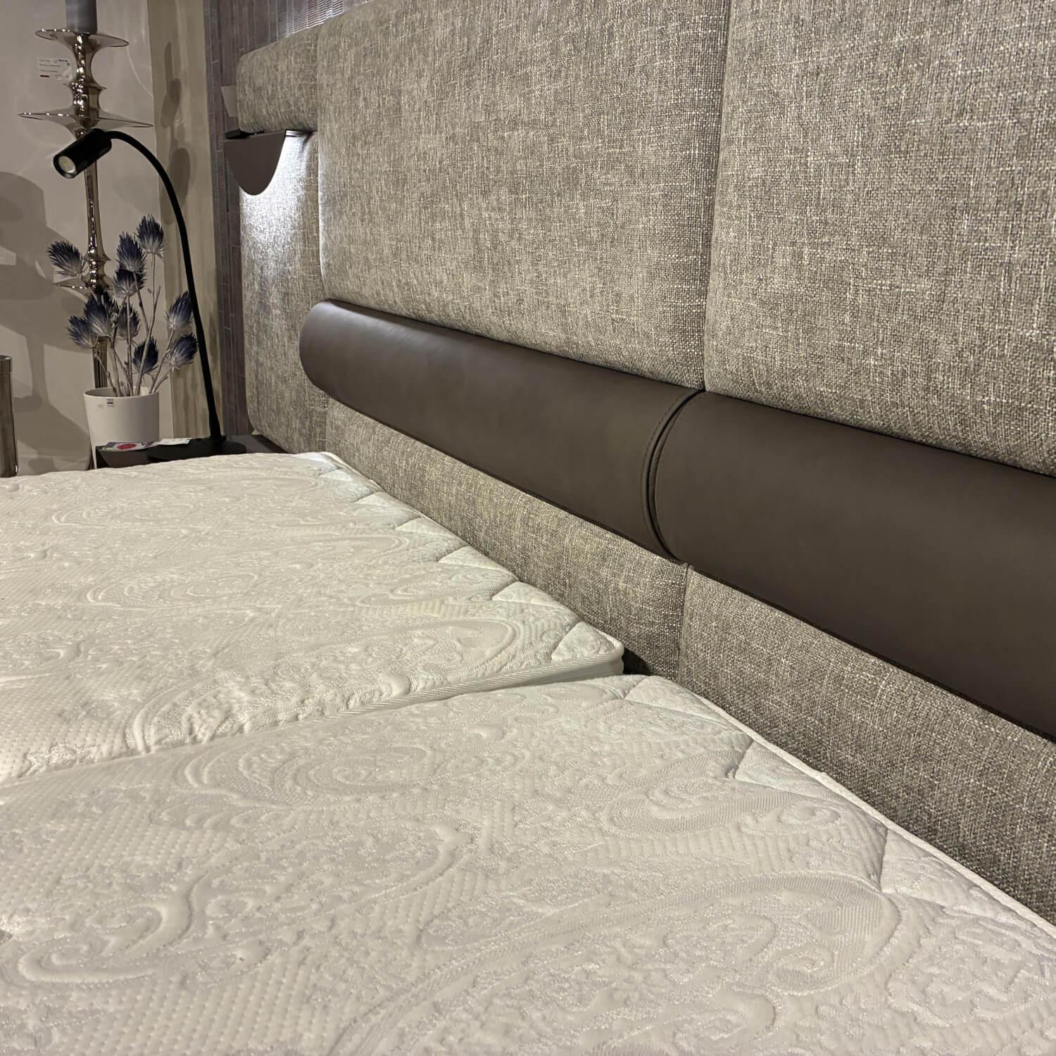 Möller Design - Boxspringbett The Grid Stoff Mud Taupe 12 Grau Leder Rancho Steel Grau Inklusive Matratzen Und Konsolen - 2