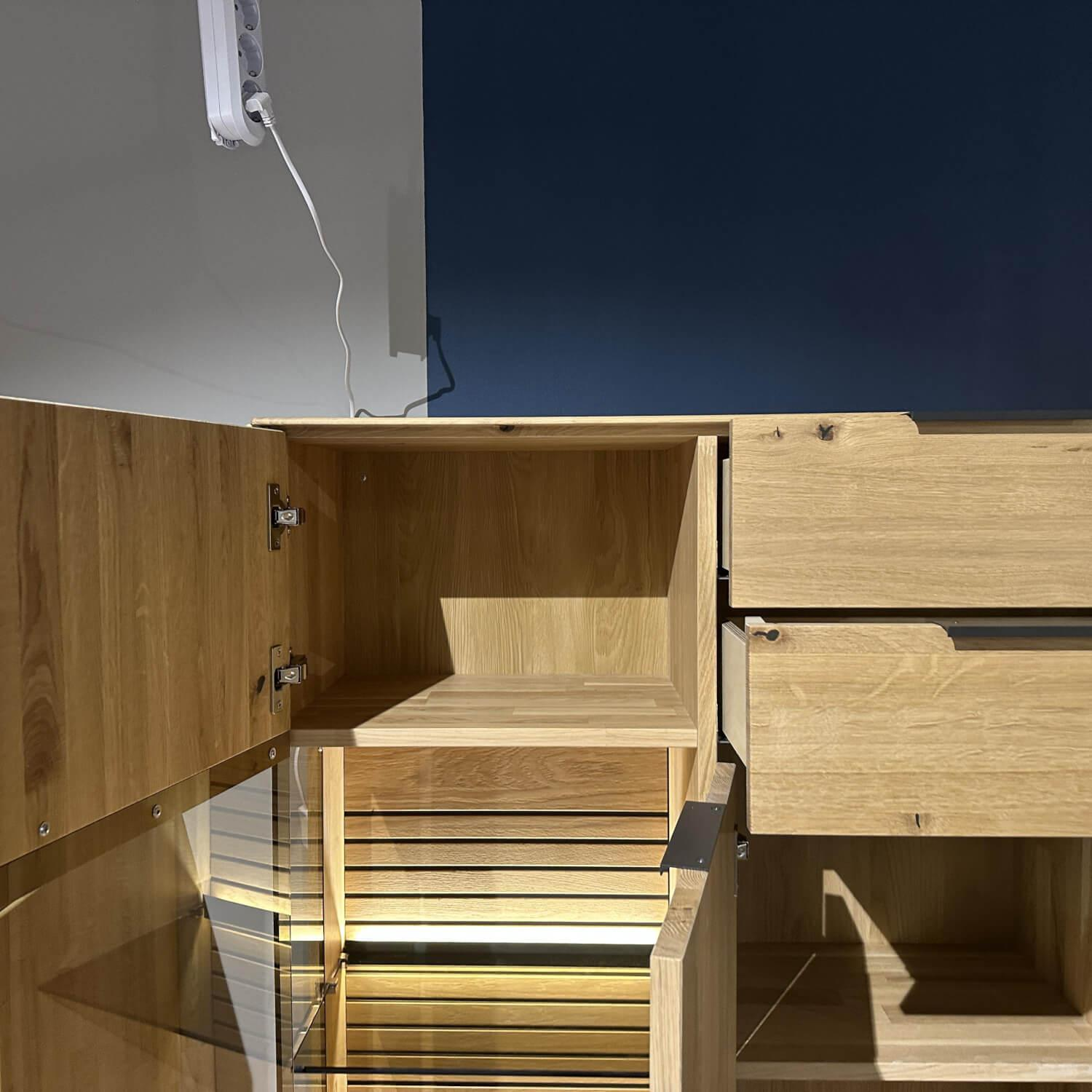 Wöstmann - Highboard Solana Wildeiche Massiv Soft Gebürstet Lamellen Akzent Inkl. Beleuchtung - 4