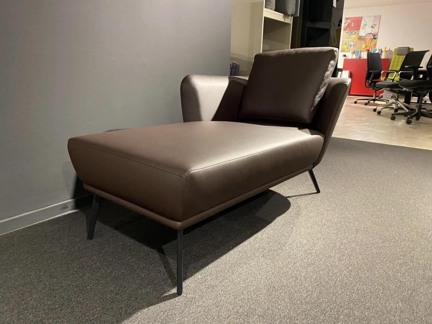 Christine Kröncke - Loungesessel Nona Leder 301 Comfort Marrone Braun Füße Metall Schwarz Pulverbeschichtet - 6