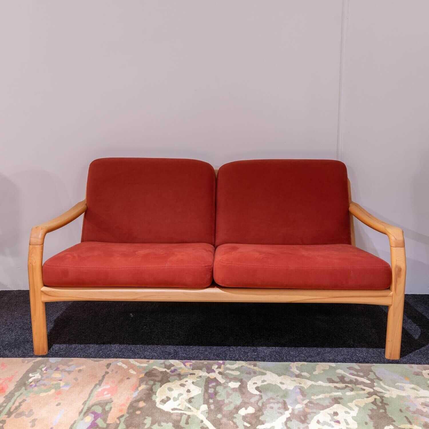 Sofa DY 1260 2,5-Sitzer Stoff Comfort 0028 Rot Kernbuche Geölt