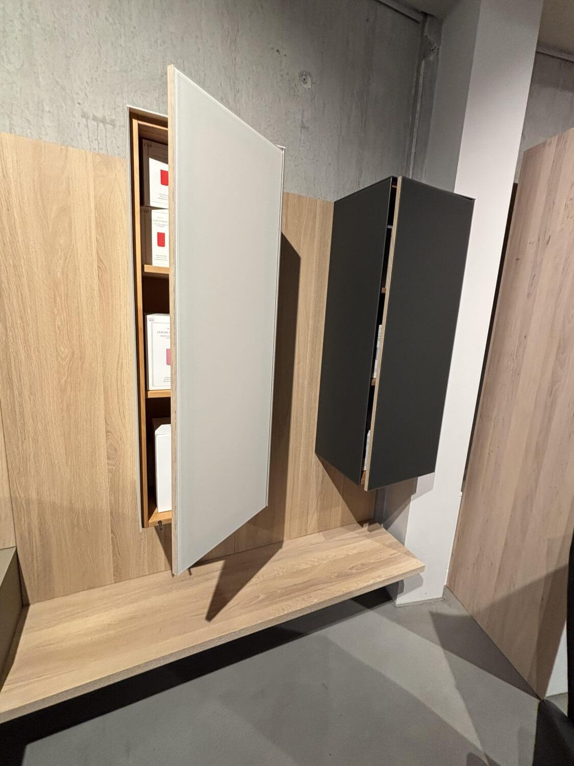 Team 7 - Wohnwand Cubus Pure 32 Eiche Weiß Geölt Farbglas In Naturweiß Kiesel Grau Und Graphitgrau Mit Beleuchtung Und TV-Halteplatte - 13