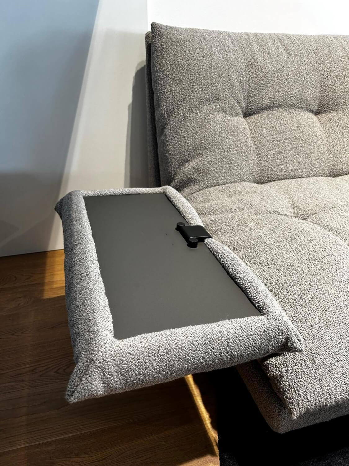 IP Design - Sofa Soulmate Stoff Queen Hellgrau Mit Klappbarer Armlehen Und Ablagetisch - 4