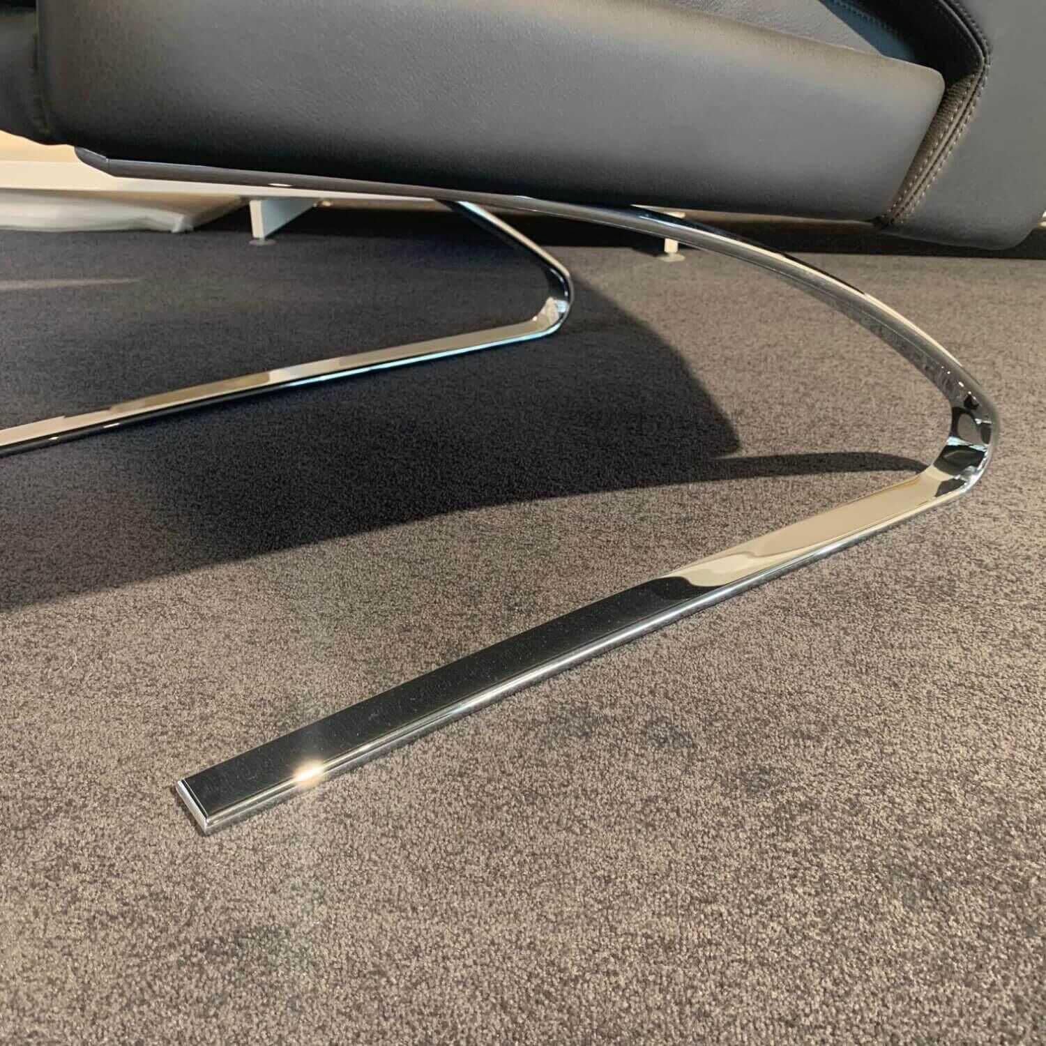 COR - Sessel Swing Leder 282 Basalt Gestell Verchromt mit Hocker - 3