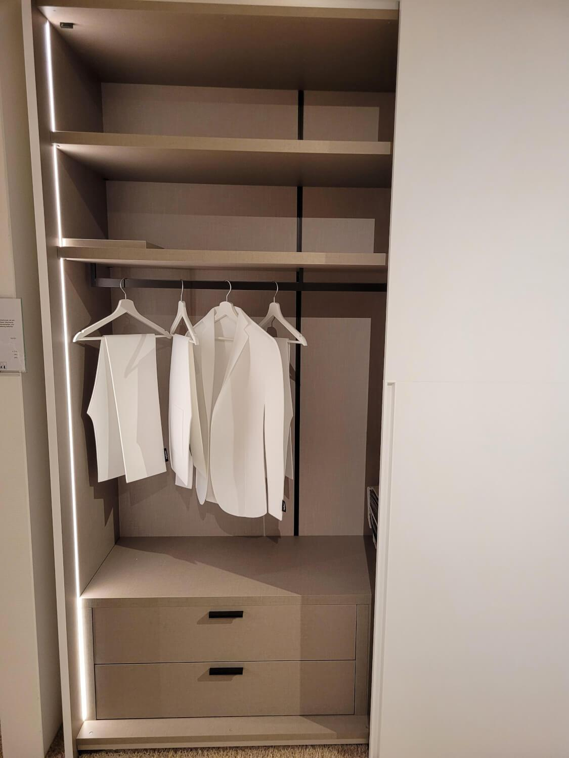 Contur - Schiebetürenschrank 0500 Echtlack Matt Bianco Grau Inklusive Innenbeleuchtung Mit Bewegungssensor - 3