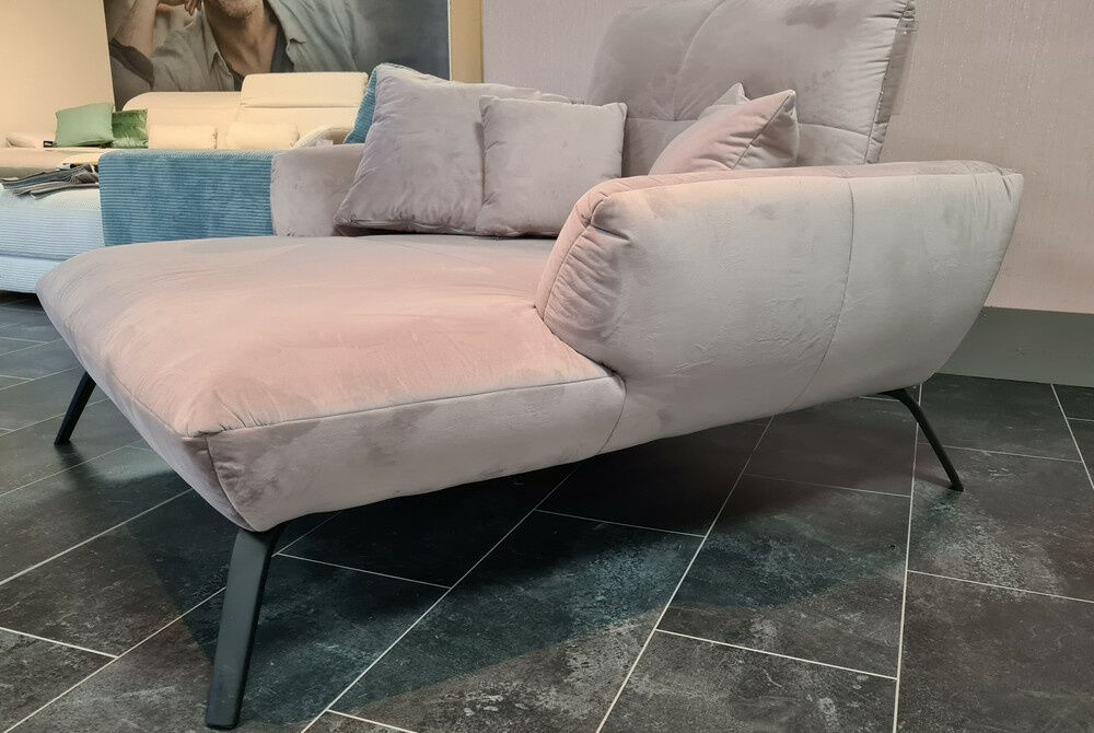 fac4b3ea5b8bcc86c5078ea7df467bf64d390316_16813 Poco - Sessel Loveseat Dover LS Stoff Riviera Flieder 62 Rosa Füße Metall Schwarz Matt Mit Rückenneigung - 6