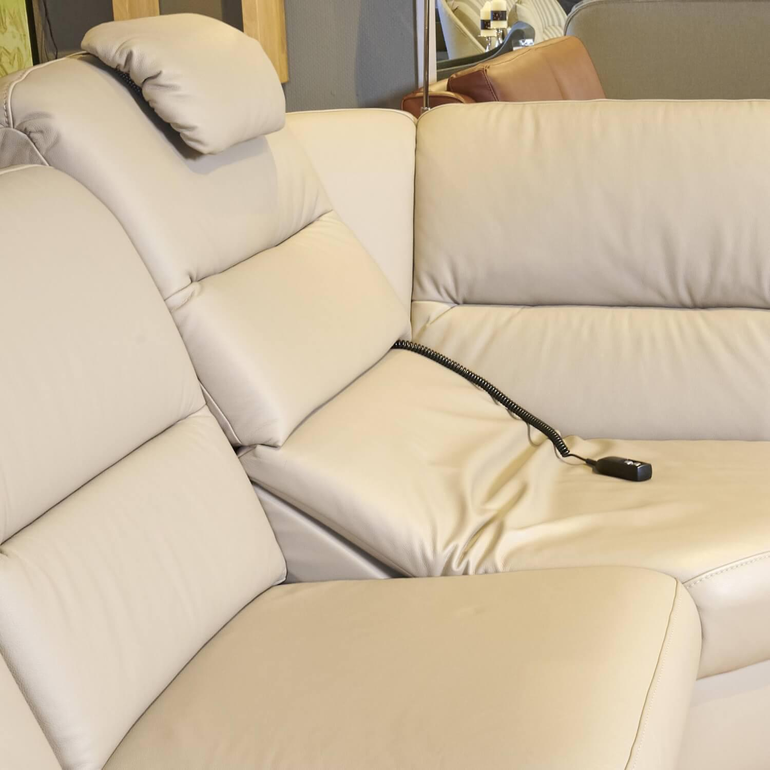 Sofa 1104 Leder LL22 Soft Grey Superlastic Med Sitze Inklusive Wall-Free Beschlag