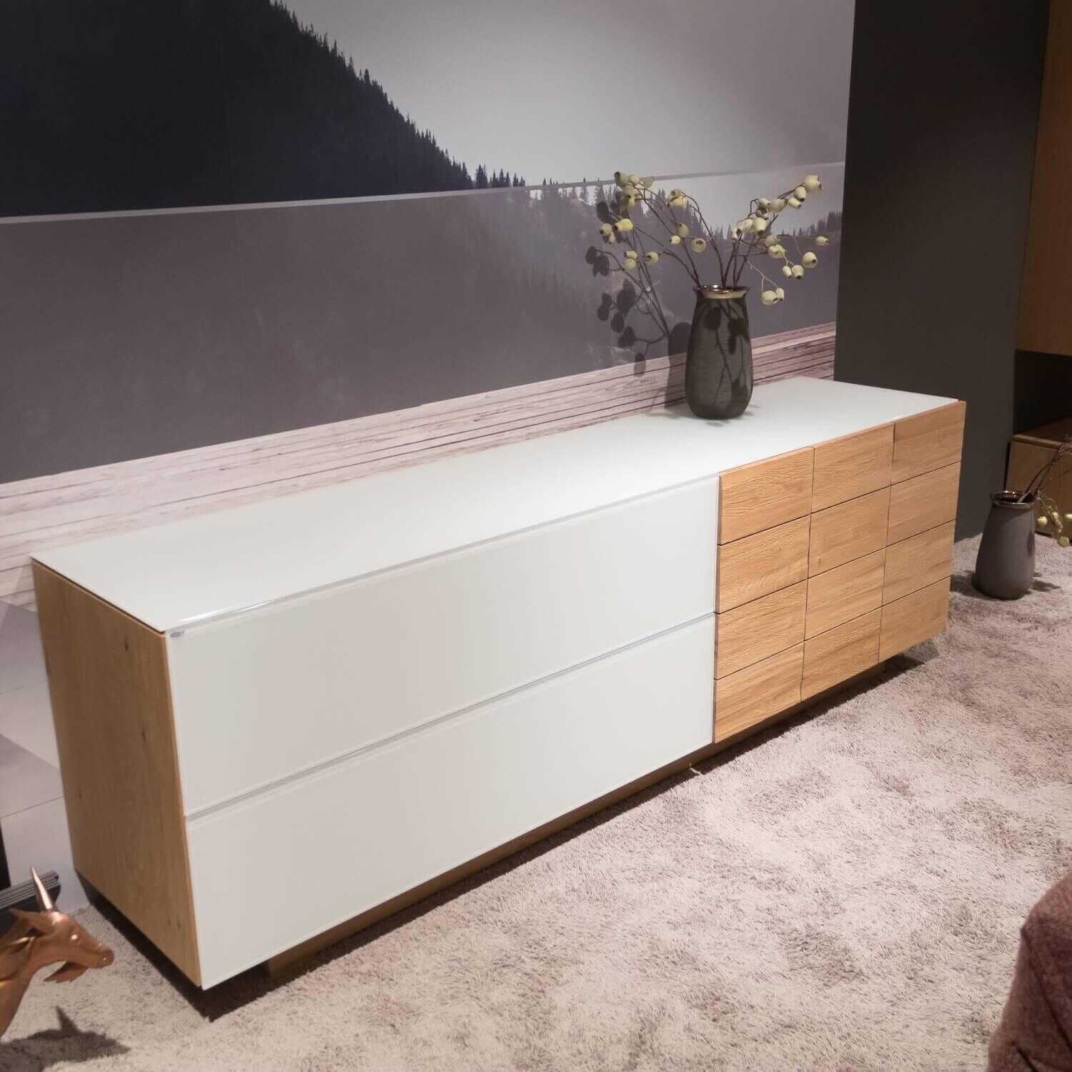 voglauer-sideboard-v-montana-wildeiche-ge-C3-B6lt-frontglas-o-optiwhite-abdeckplatte-po-glas-optiwhite-56fc2973d7c2EMi1tfHaukiaU Voglauer - Sideboard V-Montana Wildeiche Geölt Frontglas O-Optiwhite Abdeckplatte PO-Glas Optiwhite - 1