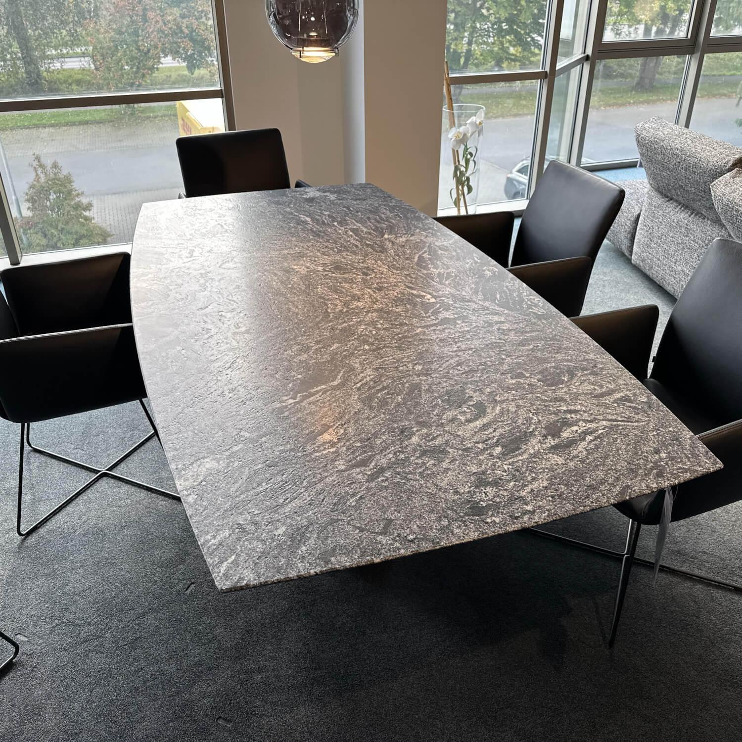 Draenert - Esstisch Adler ll Platte Gneis Silver Paradiso Grau Geledert Sockel Oval Schwarz Beschichtet Ohne Rollen - 6