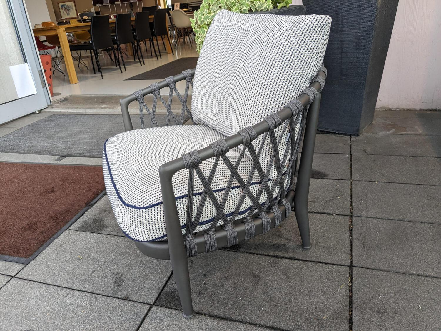 B&B Italia - Outdoorsessel Erica Stoff Elisir 820 Blau Creme - 2