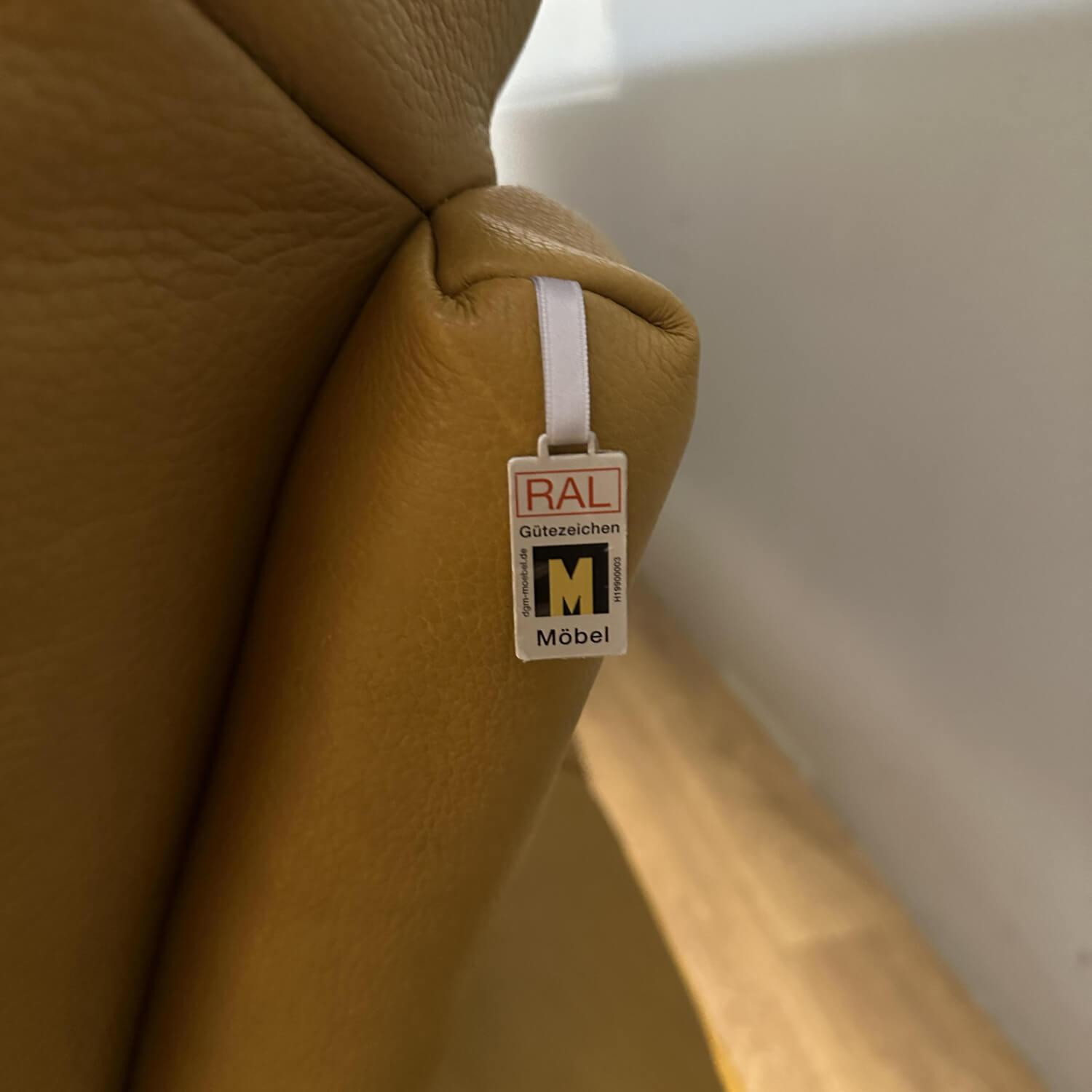 W. Schillig - Ecksofa Sohoo Bezug Leder Z75/52 Kurkuma Gelb Metallkufe FT9 Schwarz Mit Sitztiefenverstellung - 2