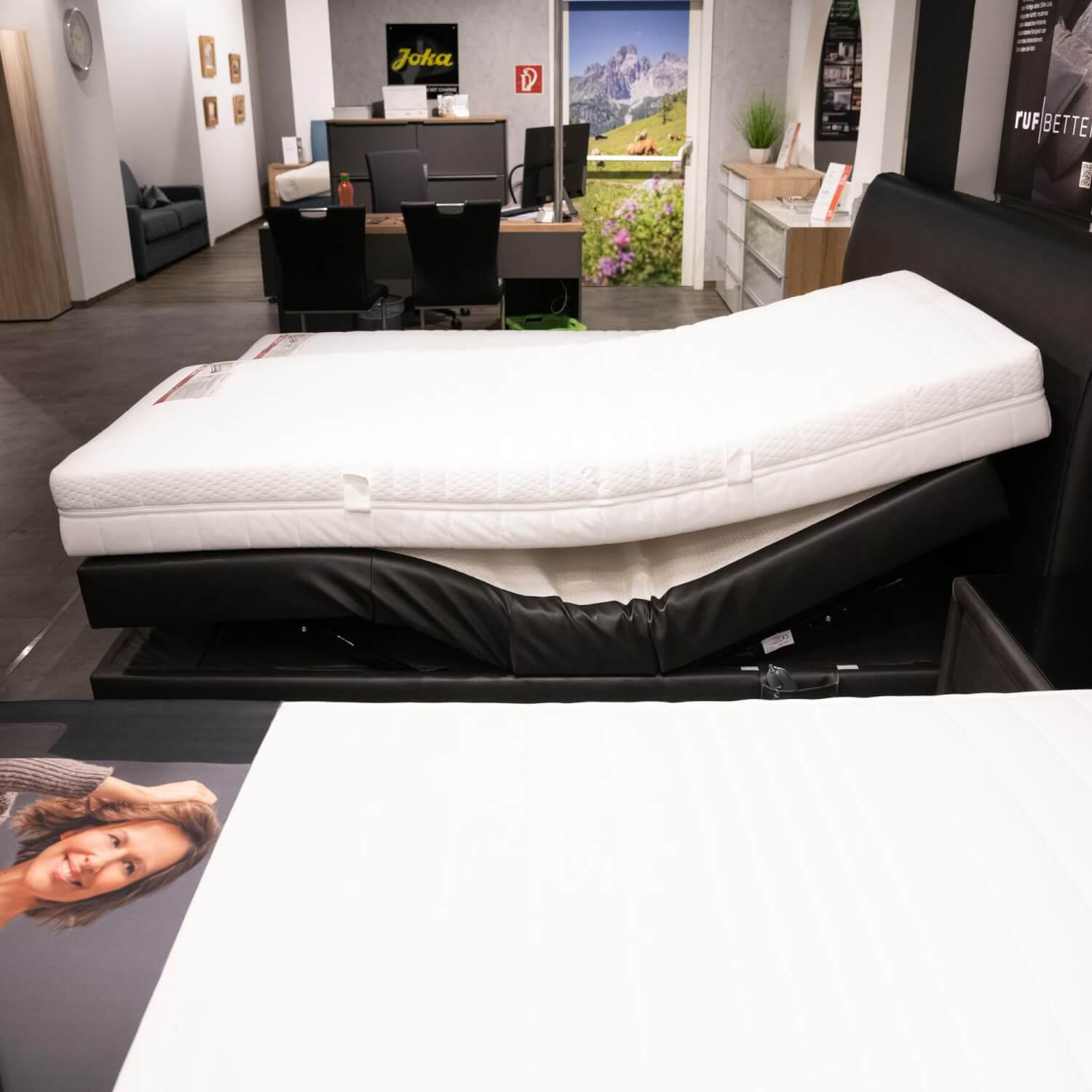RUF Betten - Boxspringbett Mercata Bezug Kunstleder Schwarz Mit Motorverstellung Und 2 Nachkommoden - 6