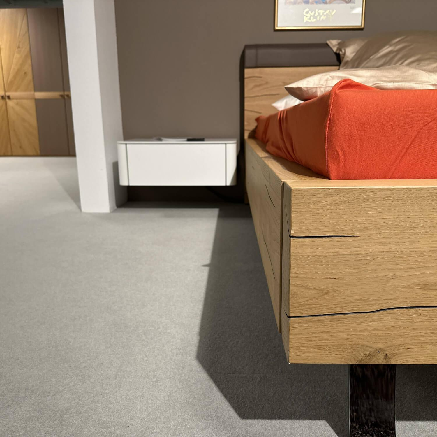 Hülsta - Bett Gentis Eiche Naturstamm Polsterapplikation Leder 5114 Grau Braun Mit Beleuchtung Und Fernbedienung - 5