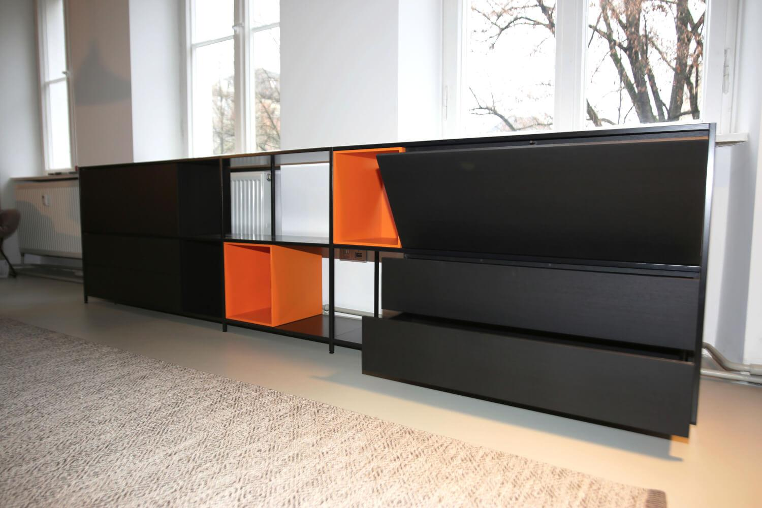 Sideboard Minima 3.0 Holz Natur Schwarz Box Matt Orange Lackiert