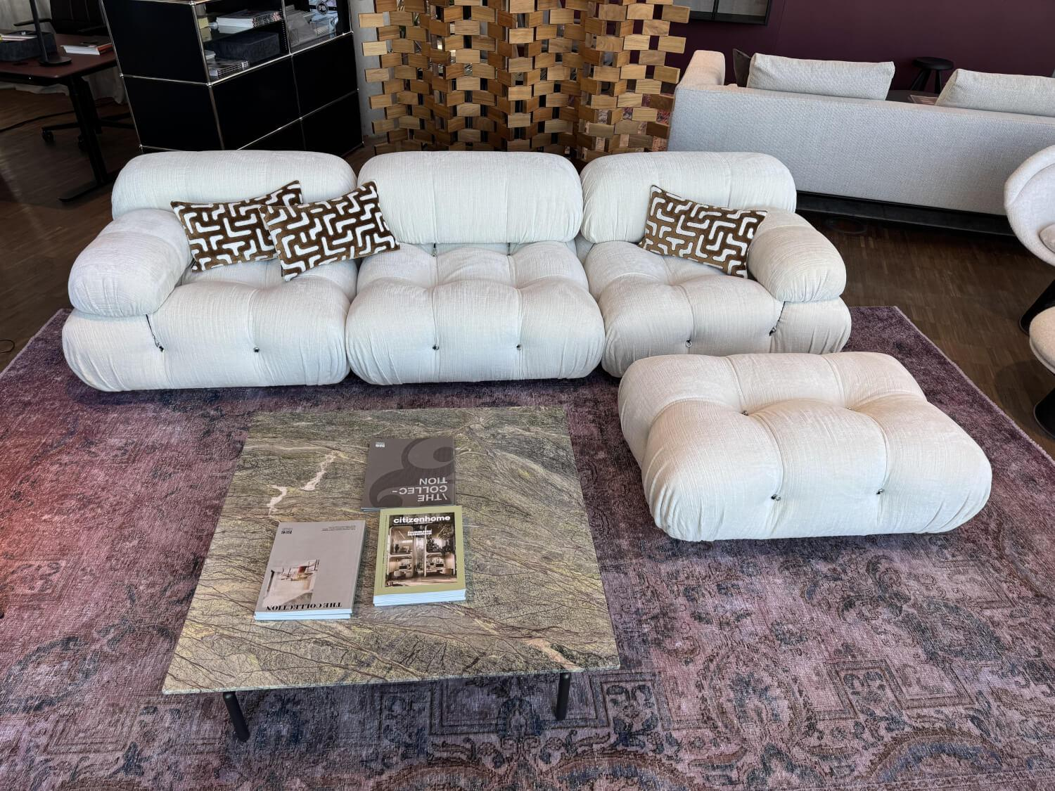 B&B Italia - Sofa Camaleonda Stoff Enia Elfenbeinweiß mit Hocker - 2