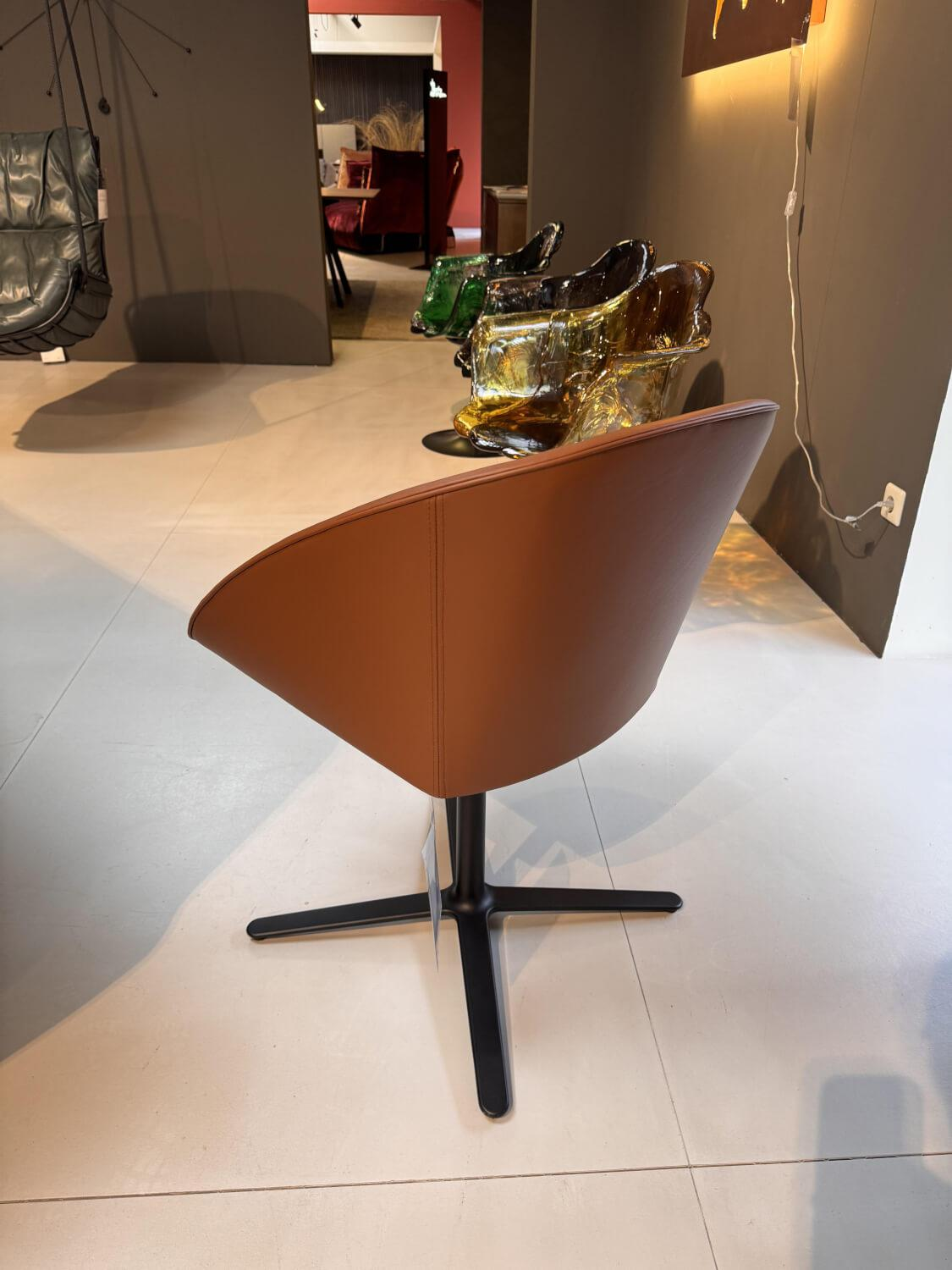 Draenert - Schalenstuhl Dan Leder 662 Braun Kreuzgestell Schwarz Mit Kissen Drehbar - 4