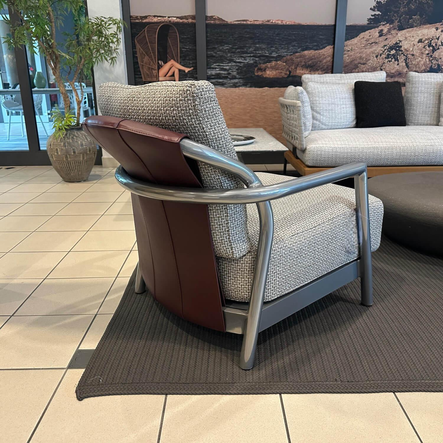 Flexform - Outdoorsessel Alison Stoff Cacus A73 Grau Und Leder Polyurethan Eva Bordeaux Rot Gestell Aluminium Grau Lackiert - 3