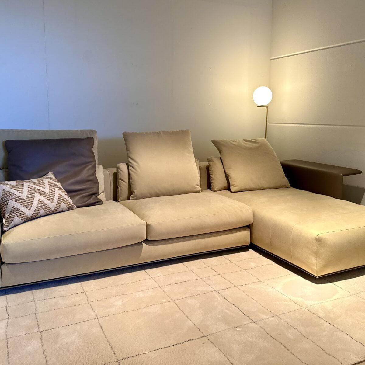 Minotti - Ecksofa Freeman Stoff Alcantara Beige Ablage Leder Aspen Kaki Fuß Bronze - 2