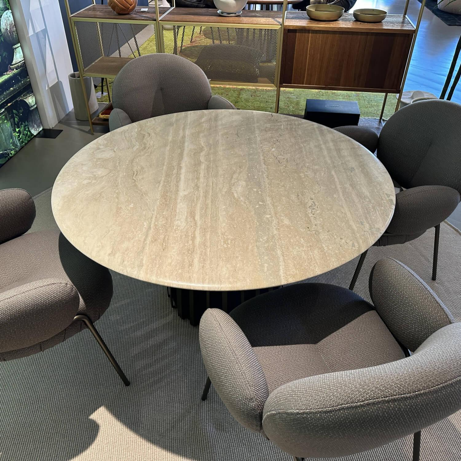 Freifrau - Outdoor Essgruppe BC07 Platte Travertin Triato Kiesel Grau Gestell Bronze Schwarz Nana Stoff Loopi Coconut Taupe Grau Braun - 5