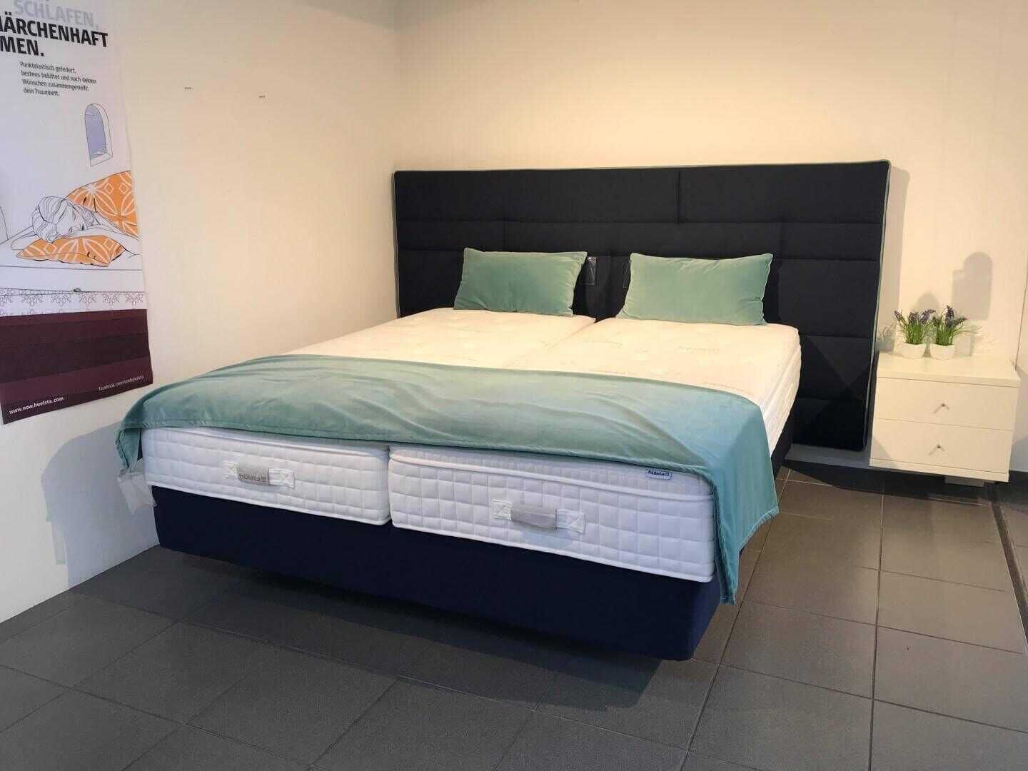 h-C3-BClsta-boxspringbett-stoff-dunkelblau-mit-matratze-plaid-und-2-kissen-27401f01b3a45d1f75c1e21cd Hülsta - Boxspringbett Stoff Dunkelblau mit Matratze Plaid und 2 Kissen - 2