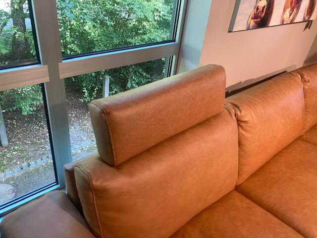 Natura - Ecksofa Balok Leder L30 Retro Cognac Braun Gestell Massivholz Füße Kunststoff Schwarz - 7