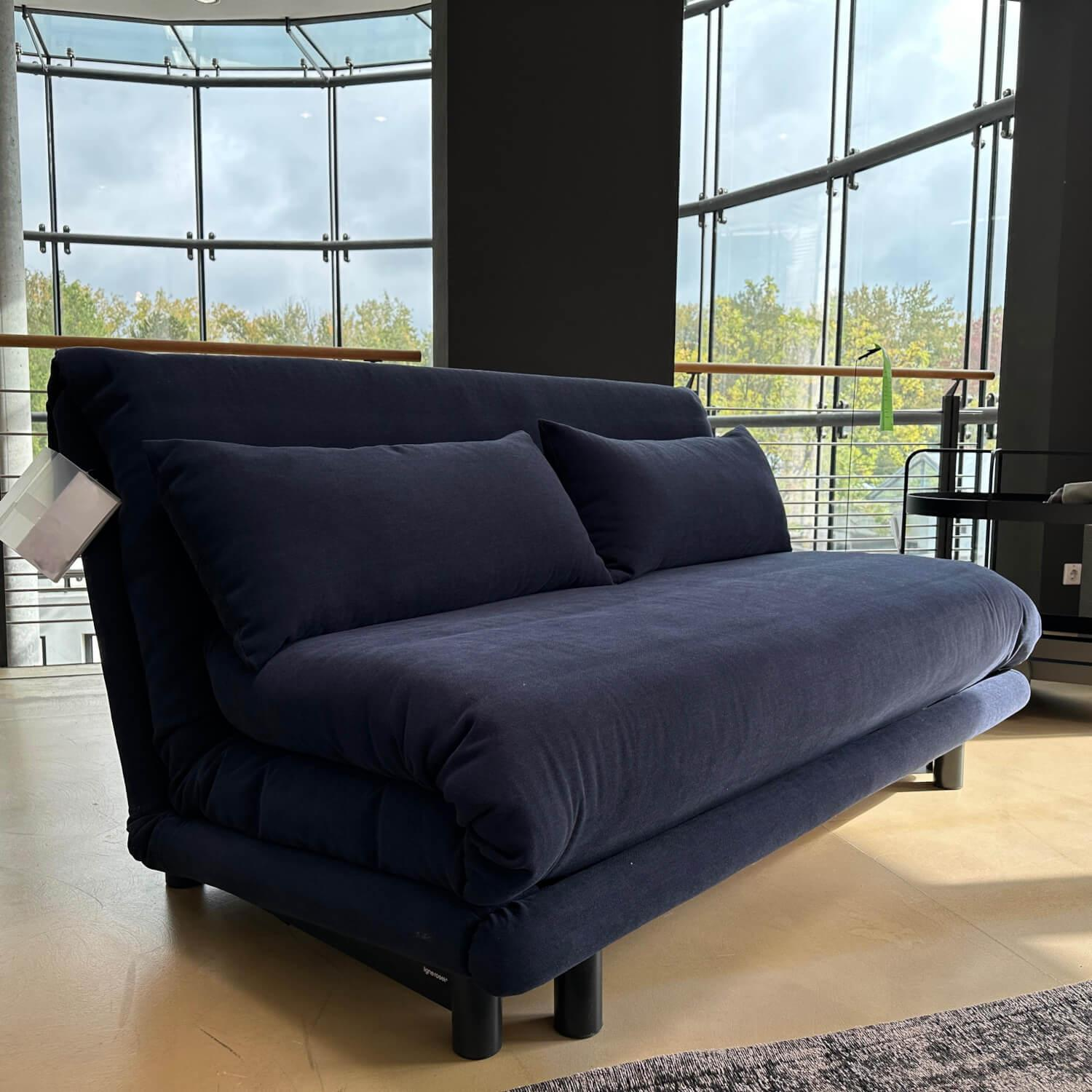 Ligne Roset - Schlafsofa Multy Stoff Amalfi Dark Blue Blau Gestell Anthrazit Mit Polyäthermatratze Und 2 Großen Kissen - 2