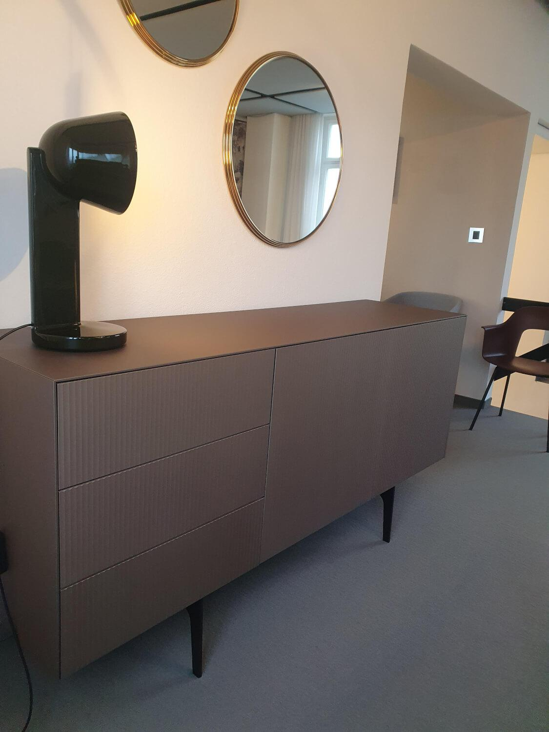 Piure - Sideboard Nex Oberfläche Glas Gewellt GW92 Copper M39 Kupfer Braun Gestell P43 Coal Schwarz - 6