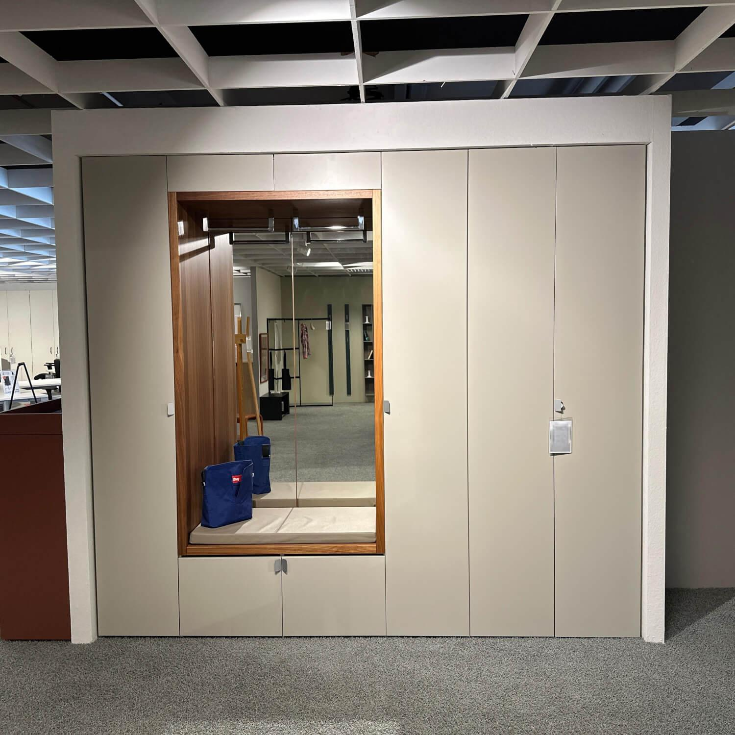 Hülsta - Garderobe Multi Forma Lack Seidengrau Akzent Kernnussbaum Sitzpolster Kunstleder S453 Taupe Beige - 6